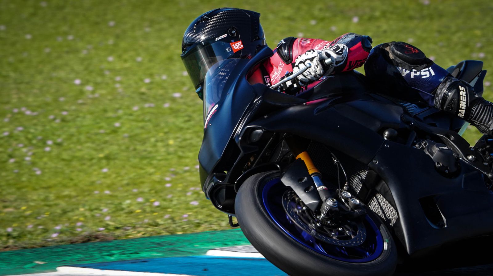 Álvaro Bautista estrena su numero 1 en las pruebas de SBK en Jerez