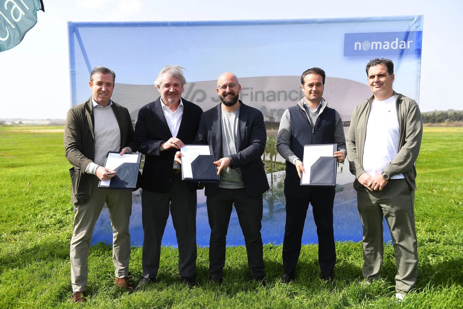 Los representantes de JP Financial con Vizcaíno, Contreras y el alcalde de El Puerto.