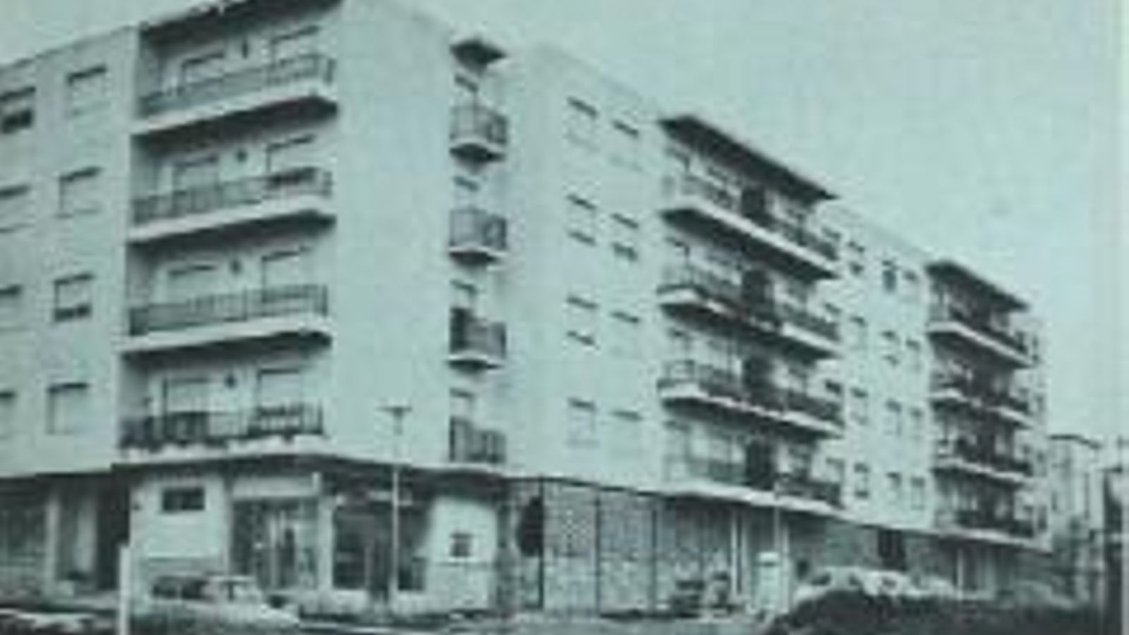 En la esquina izquierda de este bloque comenzó la farmacia Aumesquet. En la esquina izquierda de este bloque comenzó la farmacia Aumesquet.