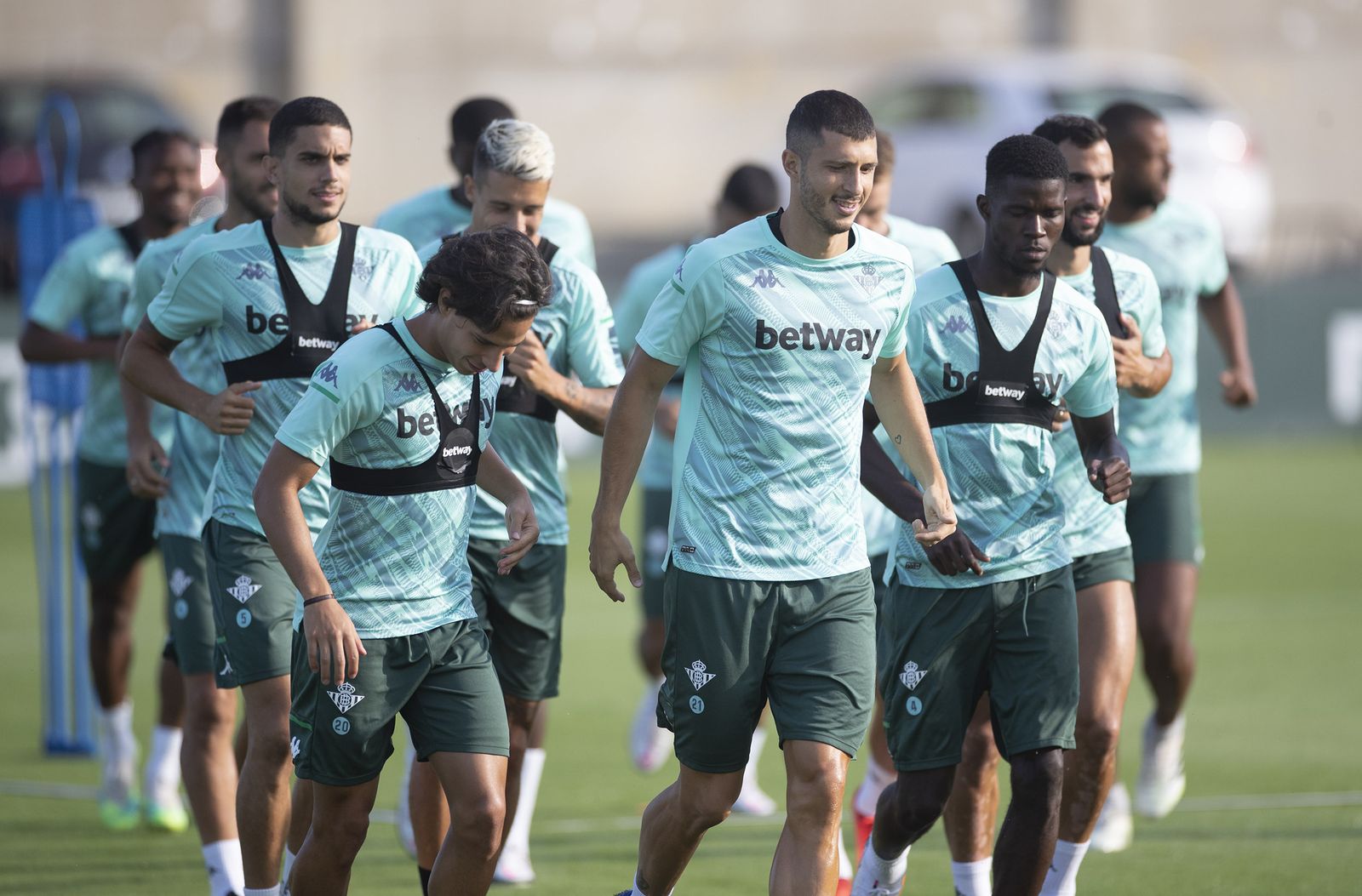 Lainez y Guido hacen carrera continua con el grupo.