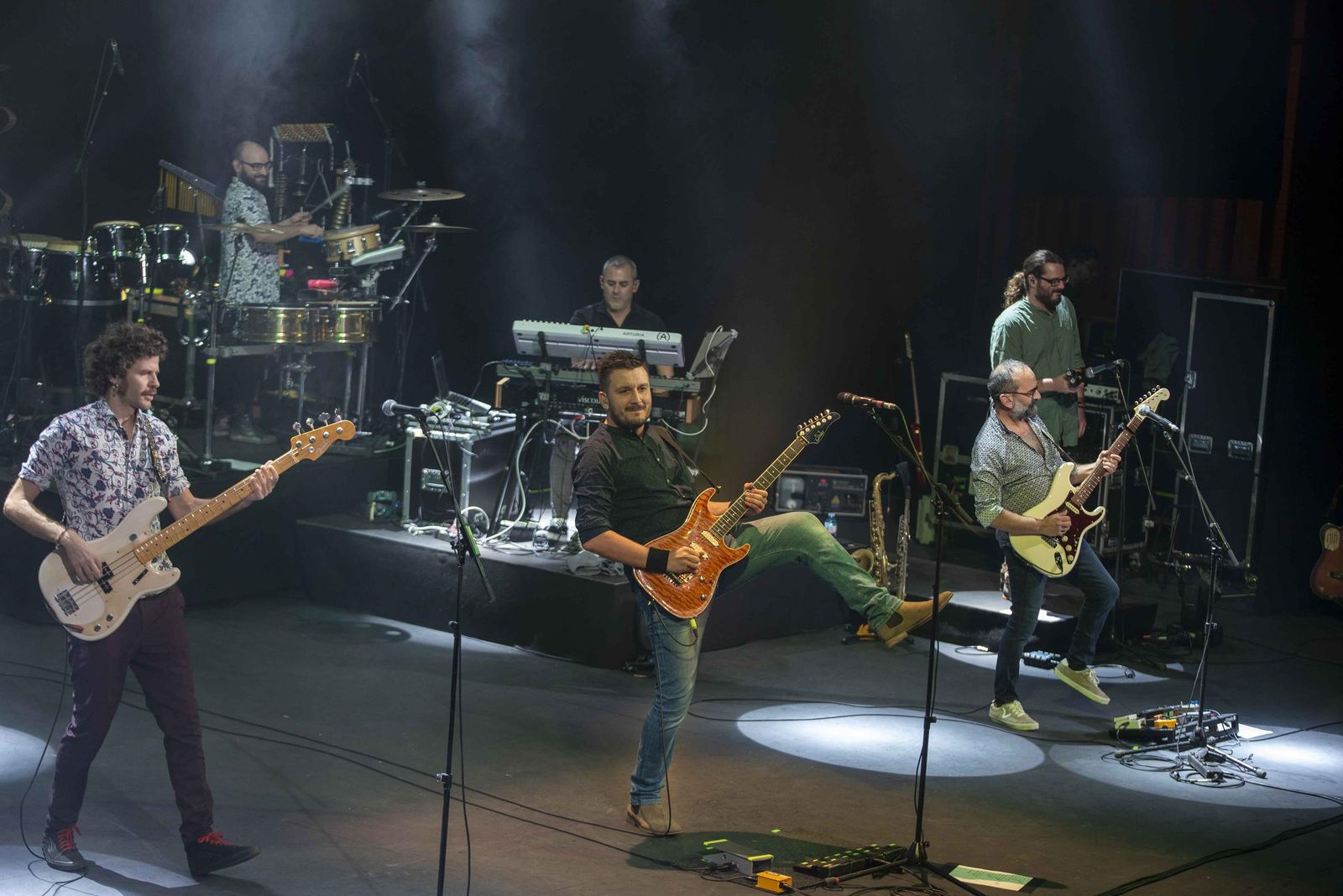 ‘Great Straits’, el nuevo proyecto del guitarrista y vocalista Óscar Rosende durante su actuación en Almería.