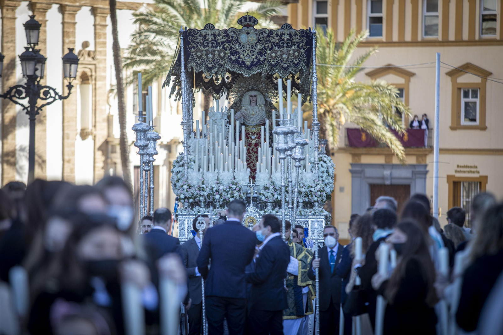 Imágenes del regreso de La Palma a su templo en la Semana Santa de Cádiz 2022