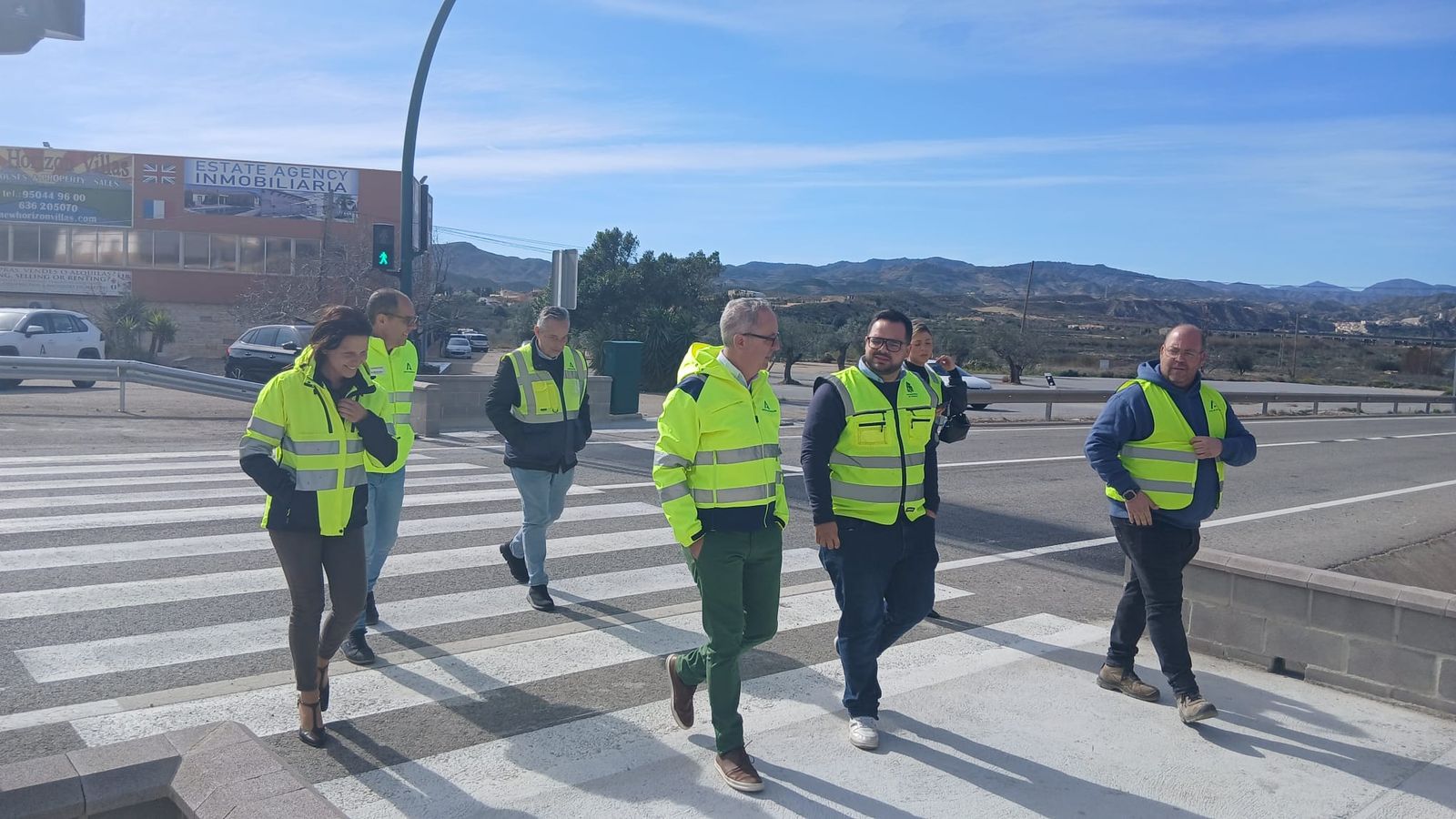 La A-334 a su paso por Zurgena cuenta con un nuevo paso de peatones.