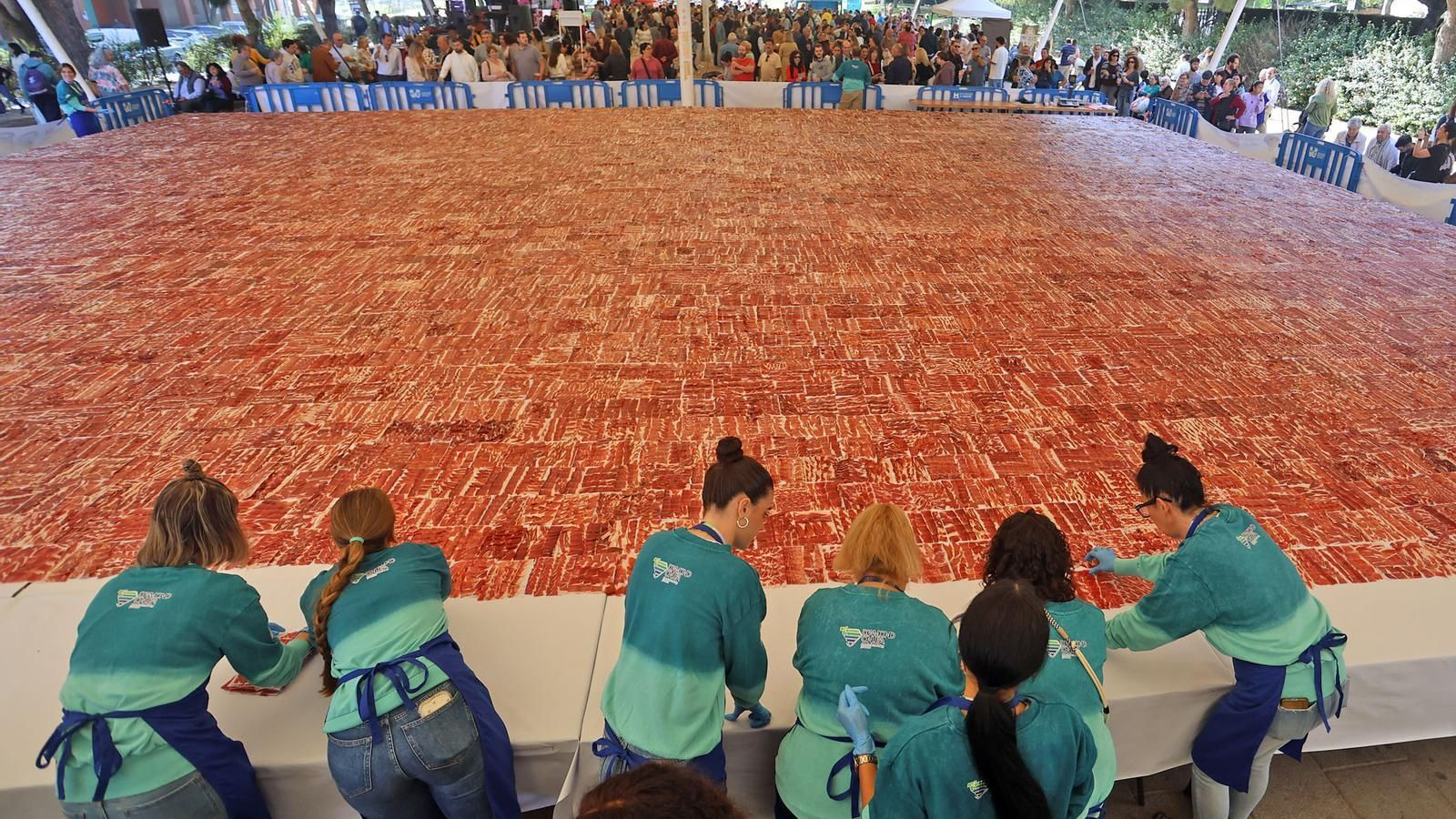 El plato de jamón más grande del mundo.