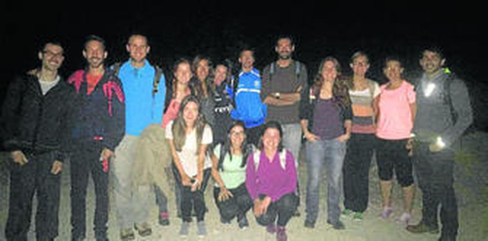 El grupo de senderistas tomó una foto de familia para recordar esta experiencia única.