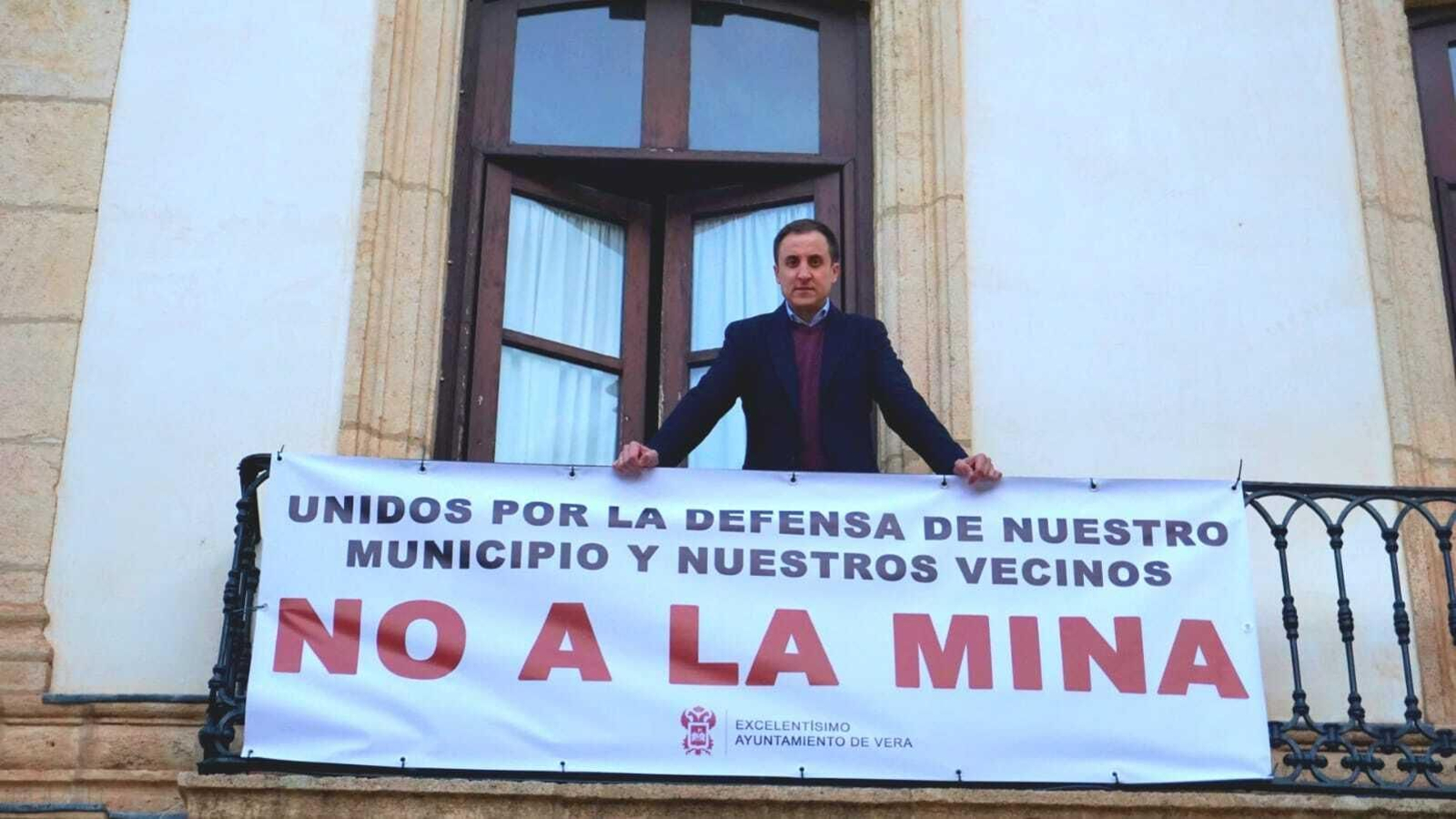Alfonso García durante la campaña contra la mina.