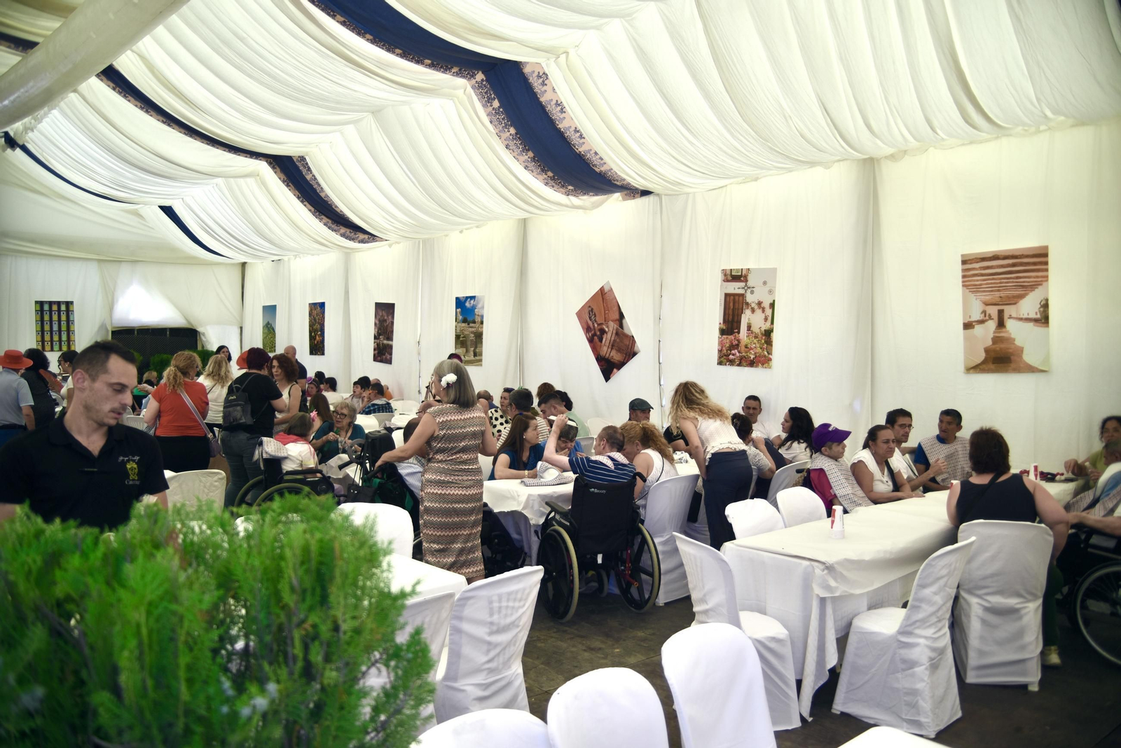 Las mejores imágenes de un lunes de Feria en Córdoba cargado de comidas de empresa y recepciones