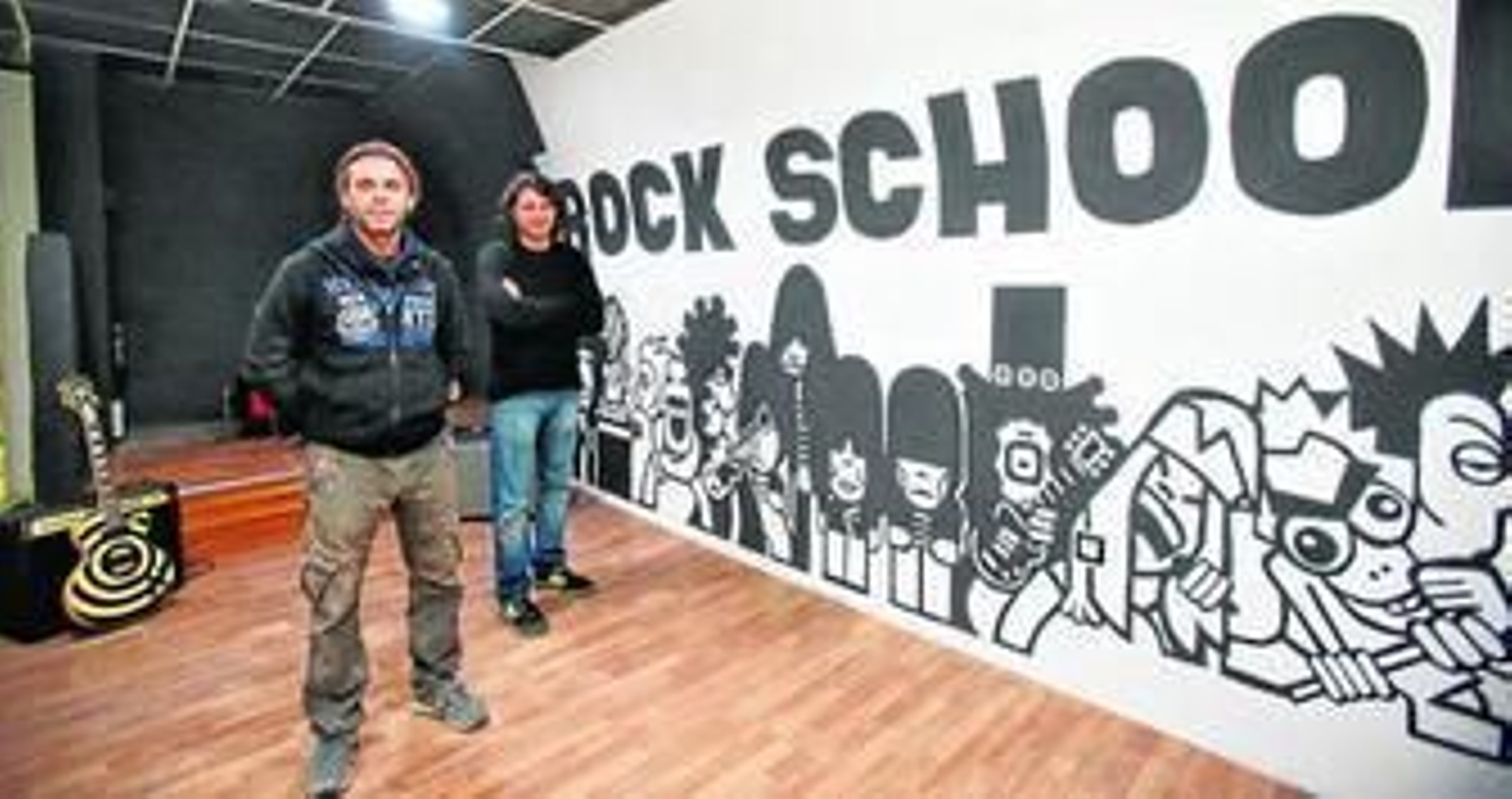 Ismael y Paco (Atómiko) García posan en la Emergentes Rock School, que abrirá sus puertas en enero.