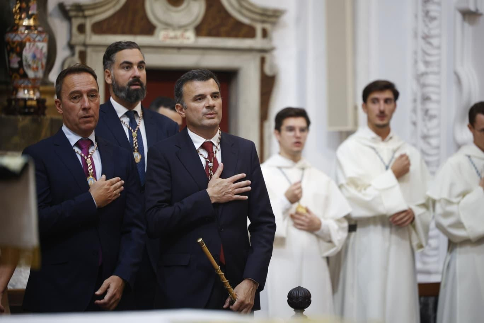 El alcalde de Cádiz, Bruno García, durante la función votiva a la Virgen del Rosario, Patrona de la ciudad.