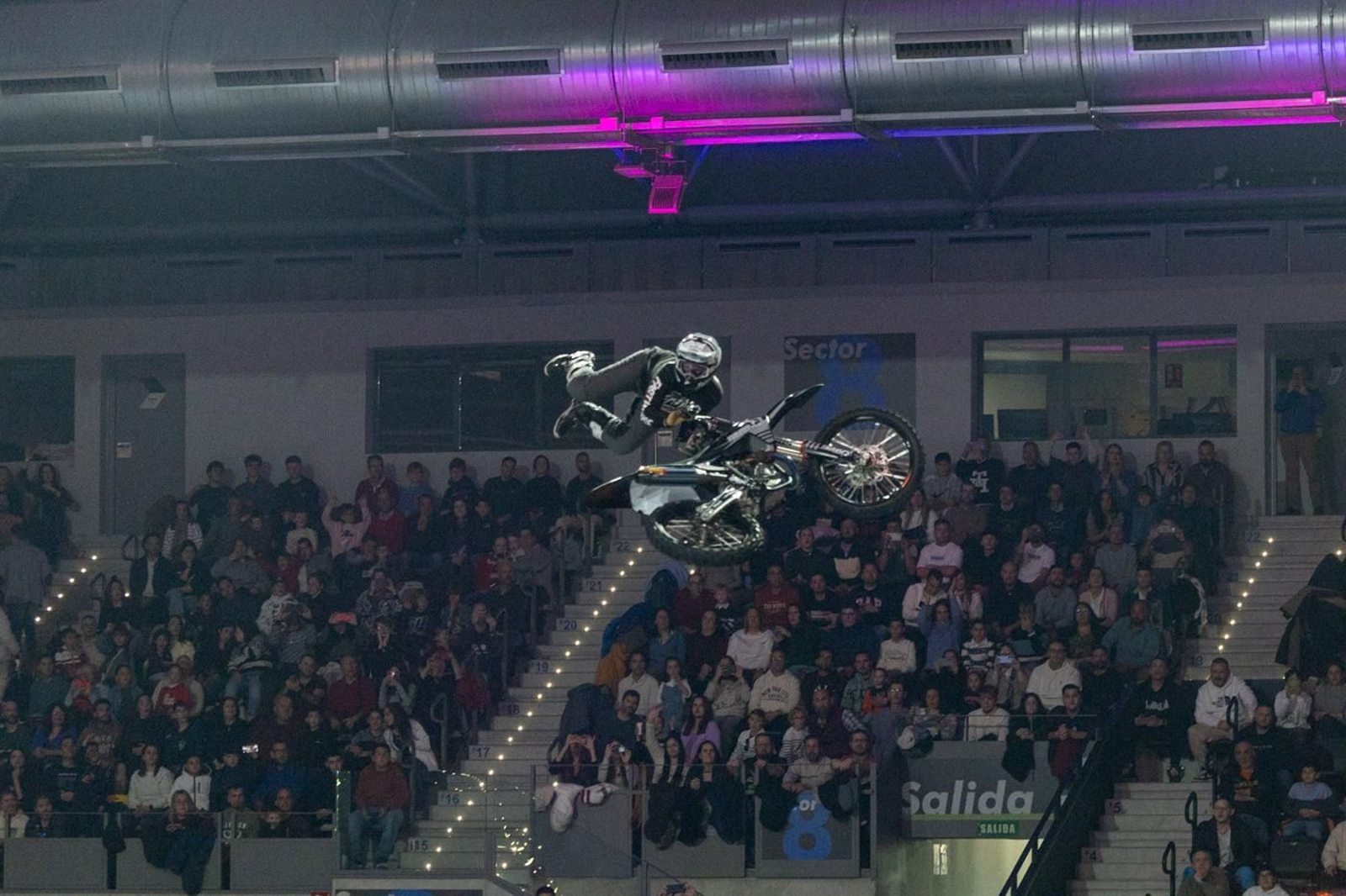 En imágenes: el Soloflow Freestyle enamora en Jaén con acrobacias y espectáculo en estado puro