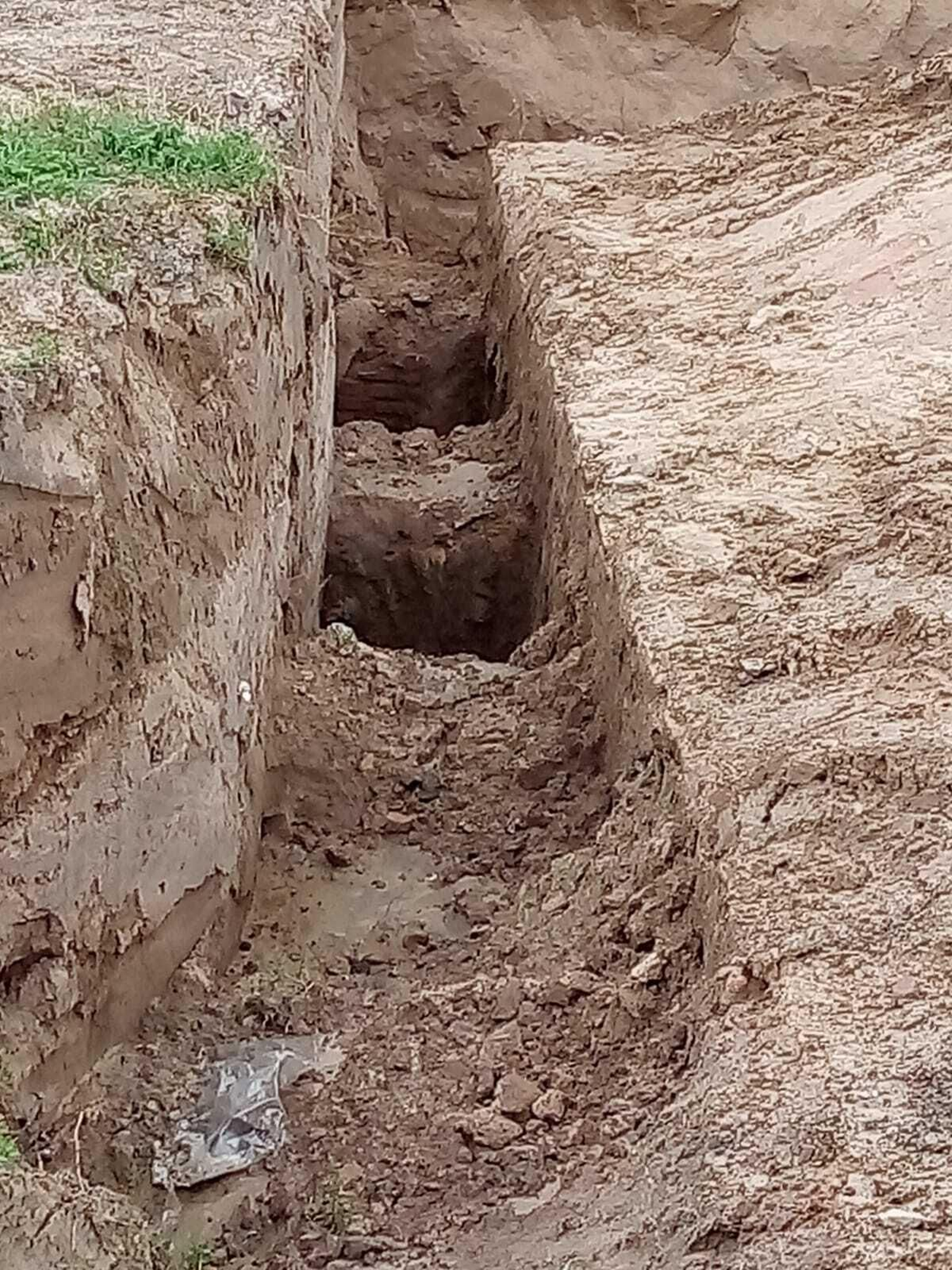 Los contrafuertes del edificio, reconstruido en el siglo XVIII, pero que podría ser anterior en su origen.