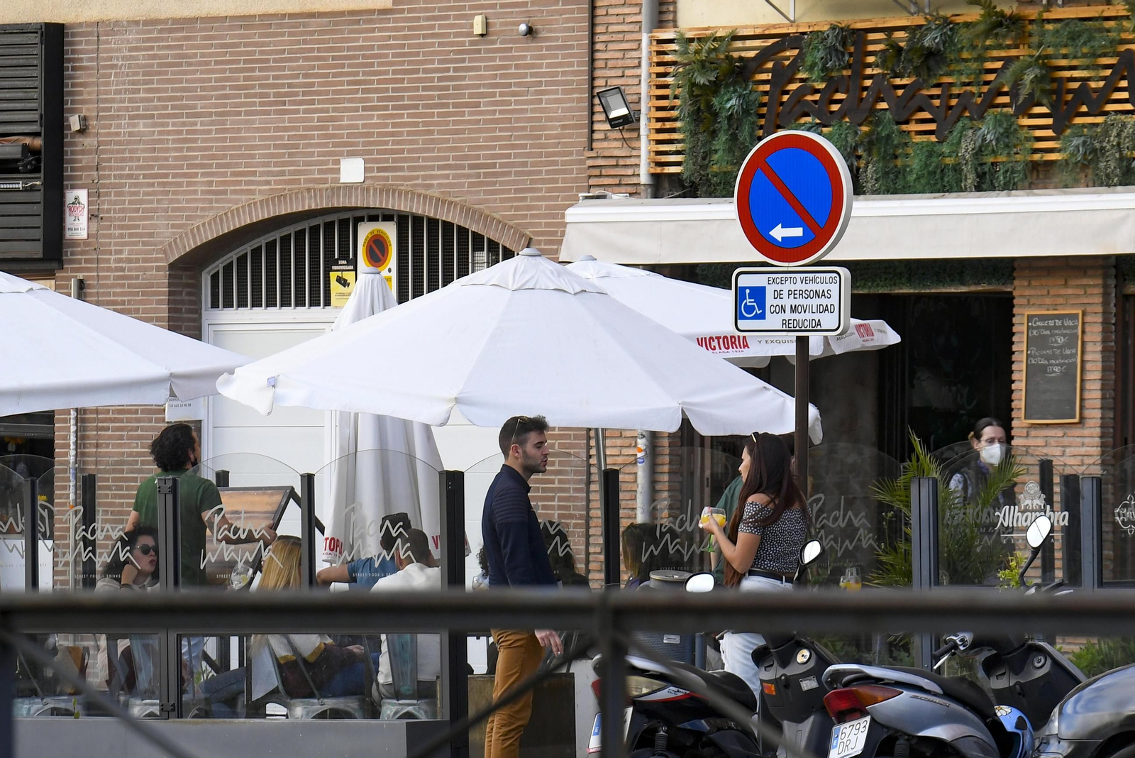Fotos: los bares de Granada vuelven a cerrar a las ocho de la tarde por el coronavirus
