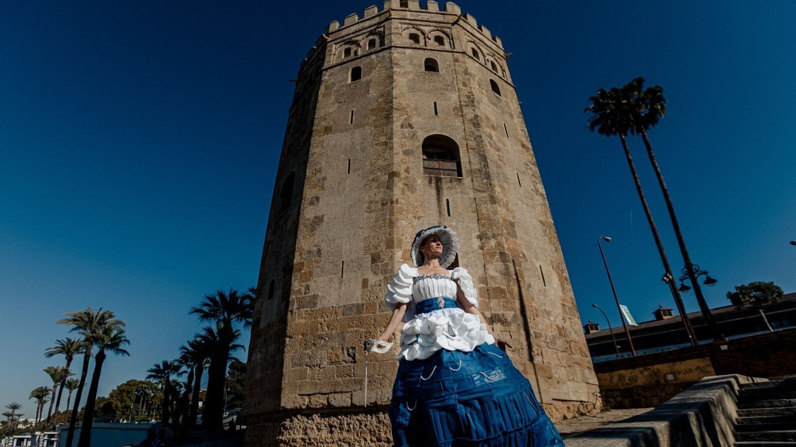 El crucero parte del muelle junto a la Torre del Oro. La gala estará amenizada por personas ataviadas con trajes venecianos.
