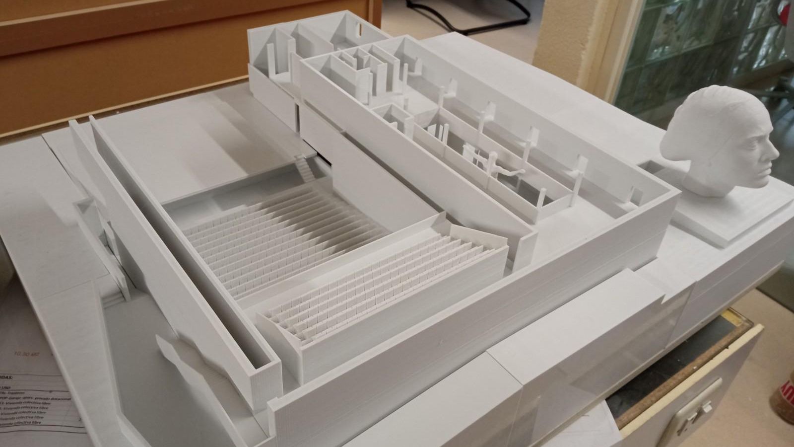 Maqueta del teatro-auditorio que el Ayuntamiento quiere edificar como guinda de la Ciudad de la Cultura
