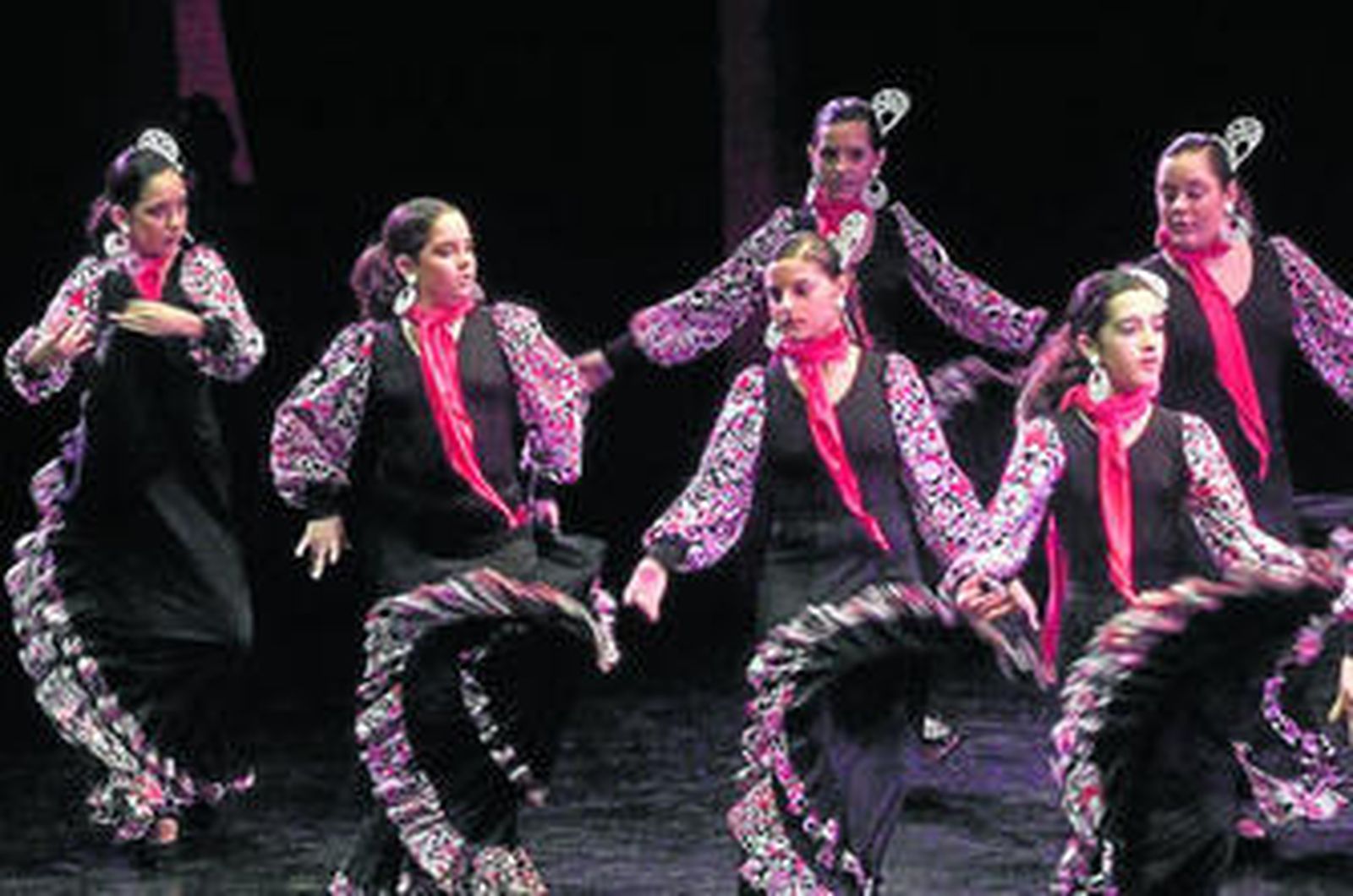 Cristina Samaniego haciendo una danza oriental en el Maestro Padilla.
