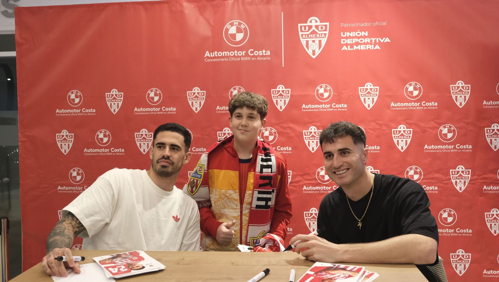 La firma de autógrafos de Jon Morcillo y Miguel de la Fuente en Automotor Costa BMW