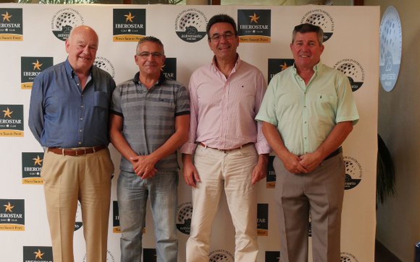 Antonio Téllez, Antonio Carrascosa, Enrique Ramos y José Miguel Vaca, durante el campeonato de golf.

Foto: Ignacio Casas de Ciria
