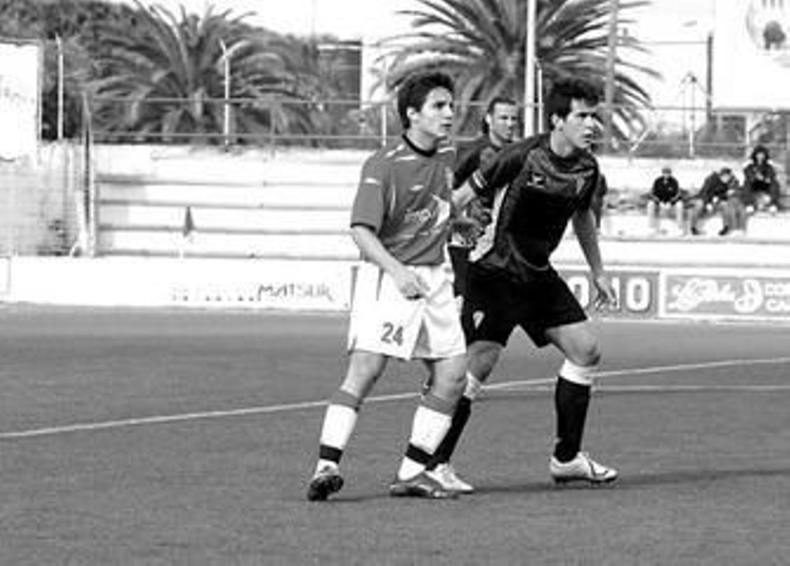 Manu (24), en acción durante el partido contra el San Fernando.