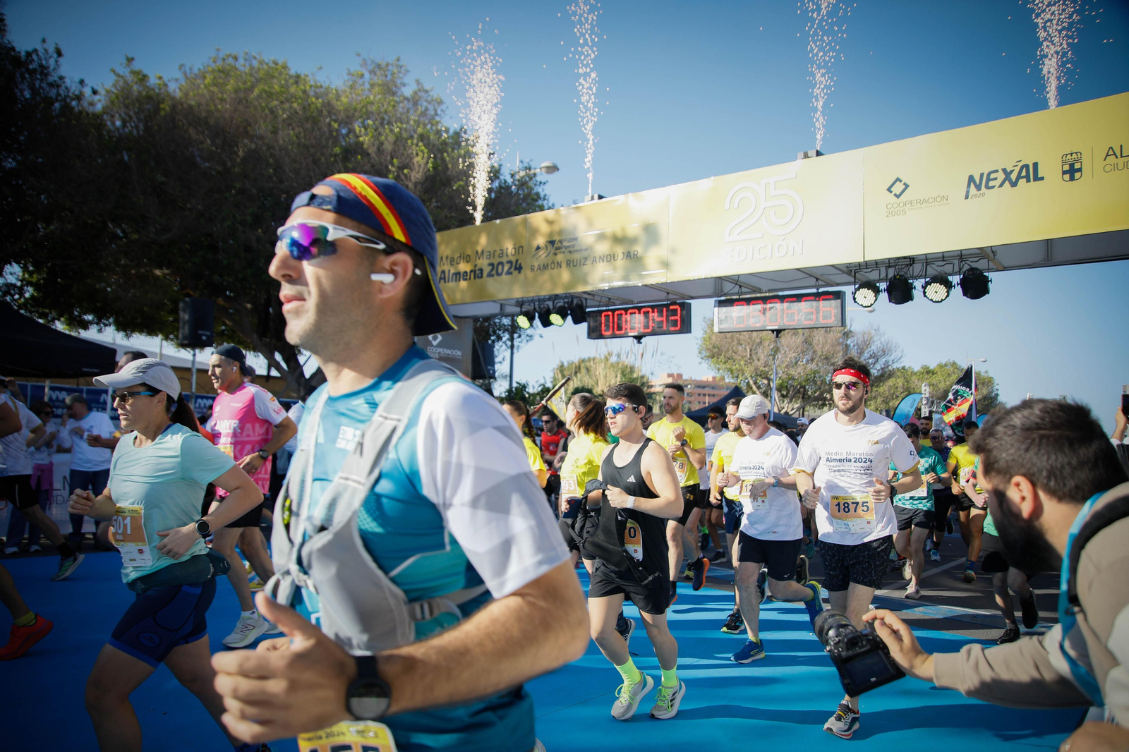 Imágenes de la salida de la Media maratón Ciudad de Almería