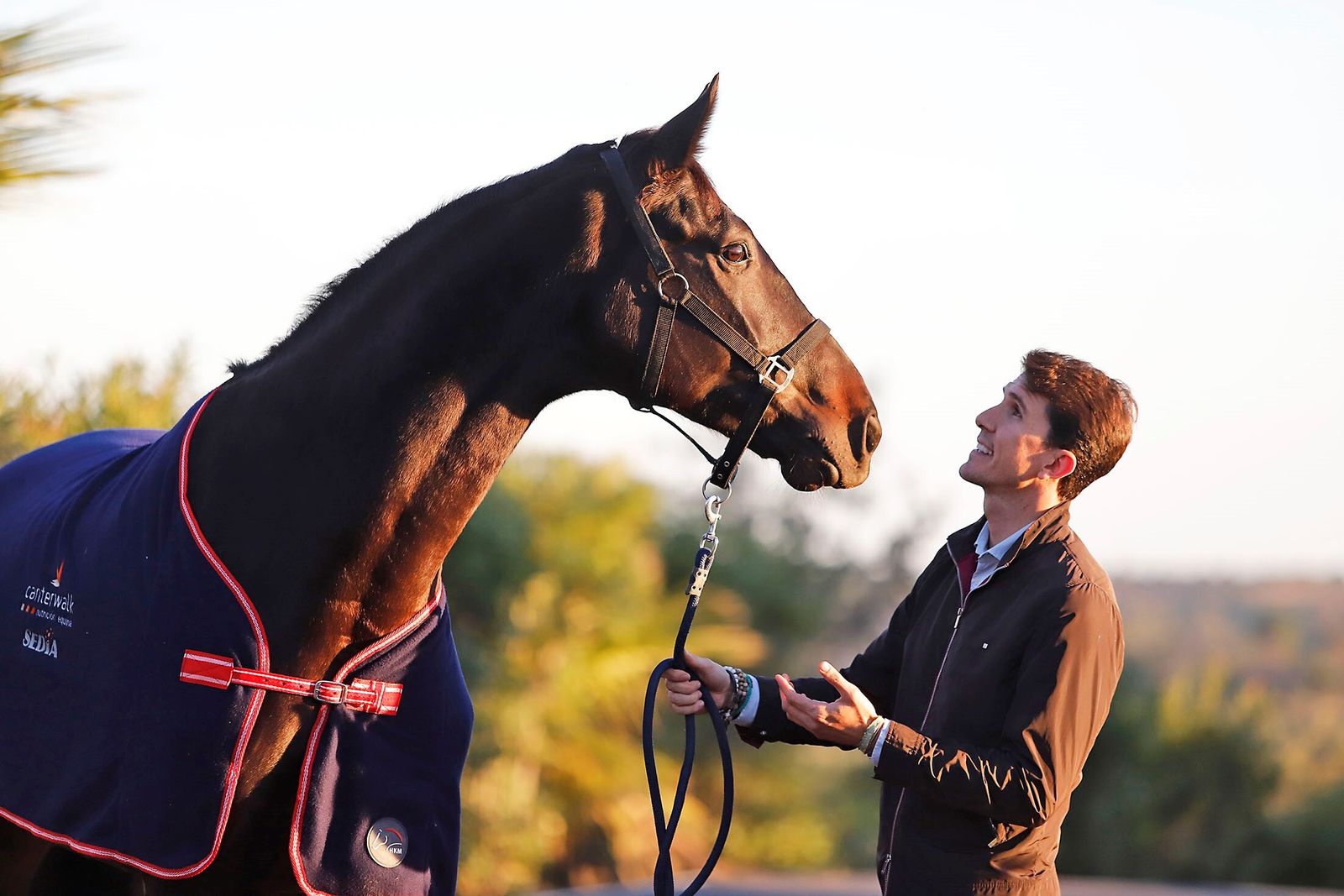 Mirada de complicidad entre Mentor y Juanma Acosta.