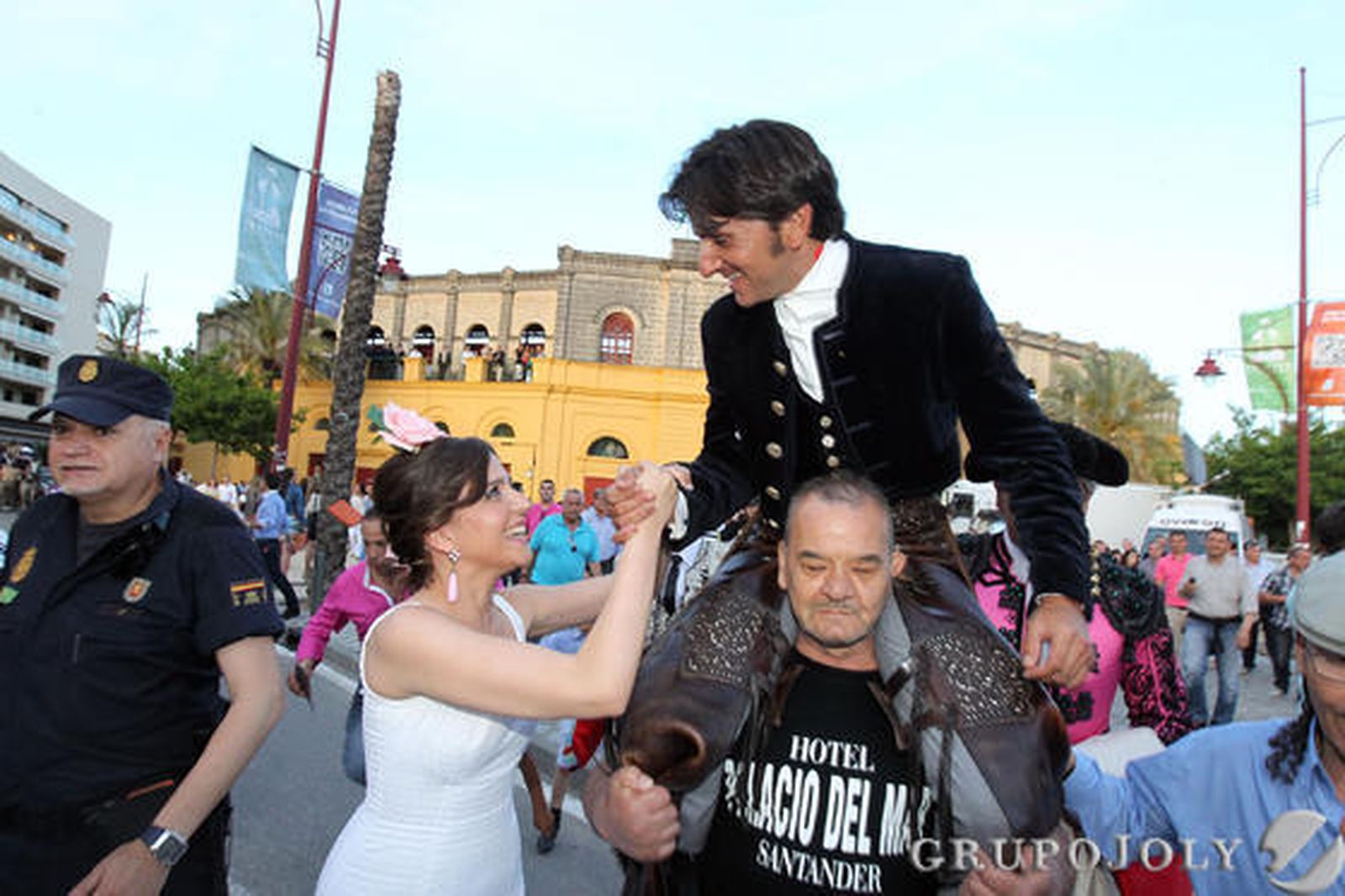 Las mieles del triunfo en la primera puerta grande del ciclo

Foto: Miguel Angel Gonzalez