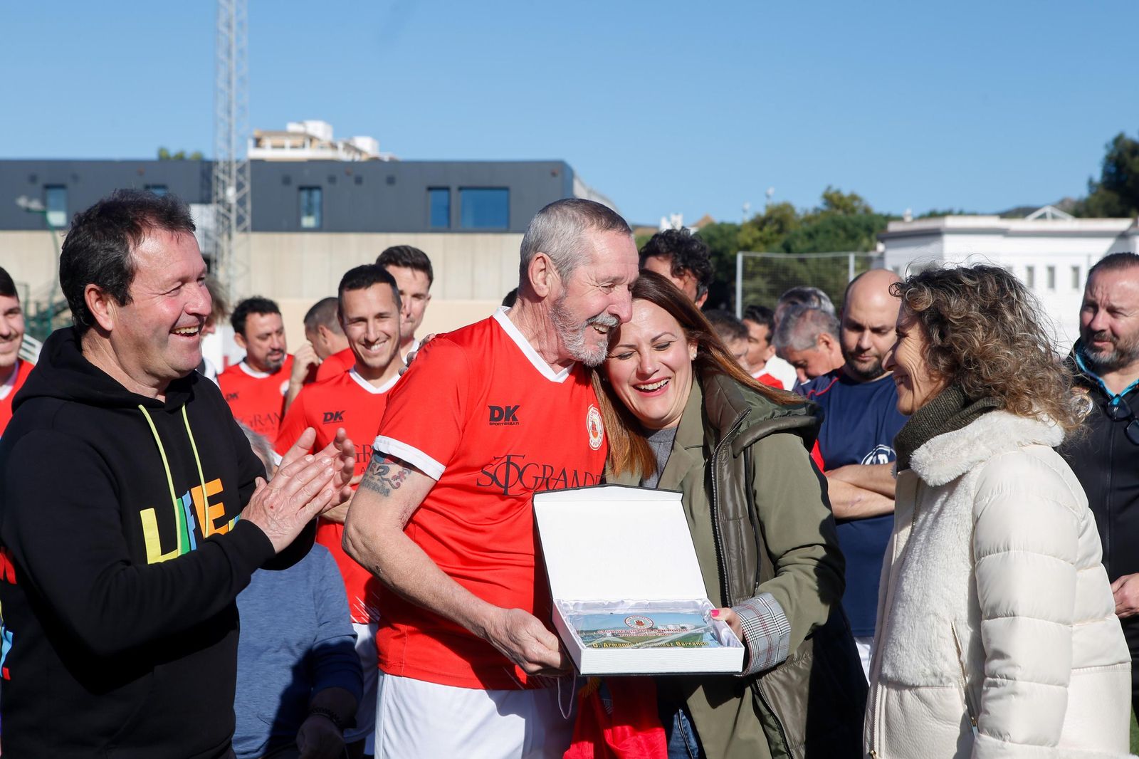 Las fotos del homenaje al exfutbolista sanroqueño Armando Hernández