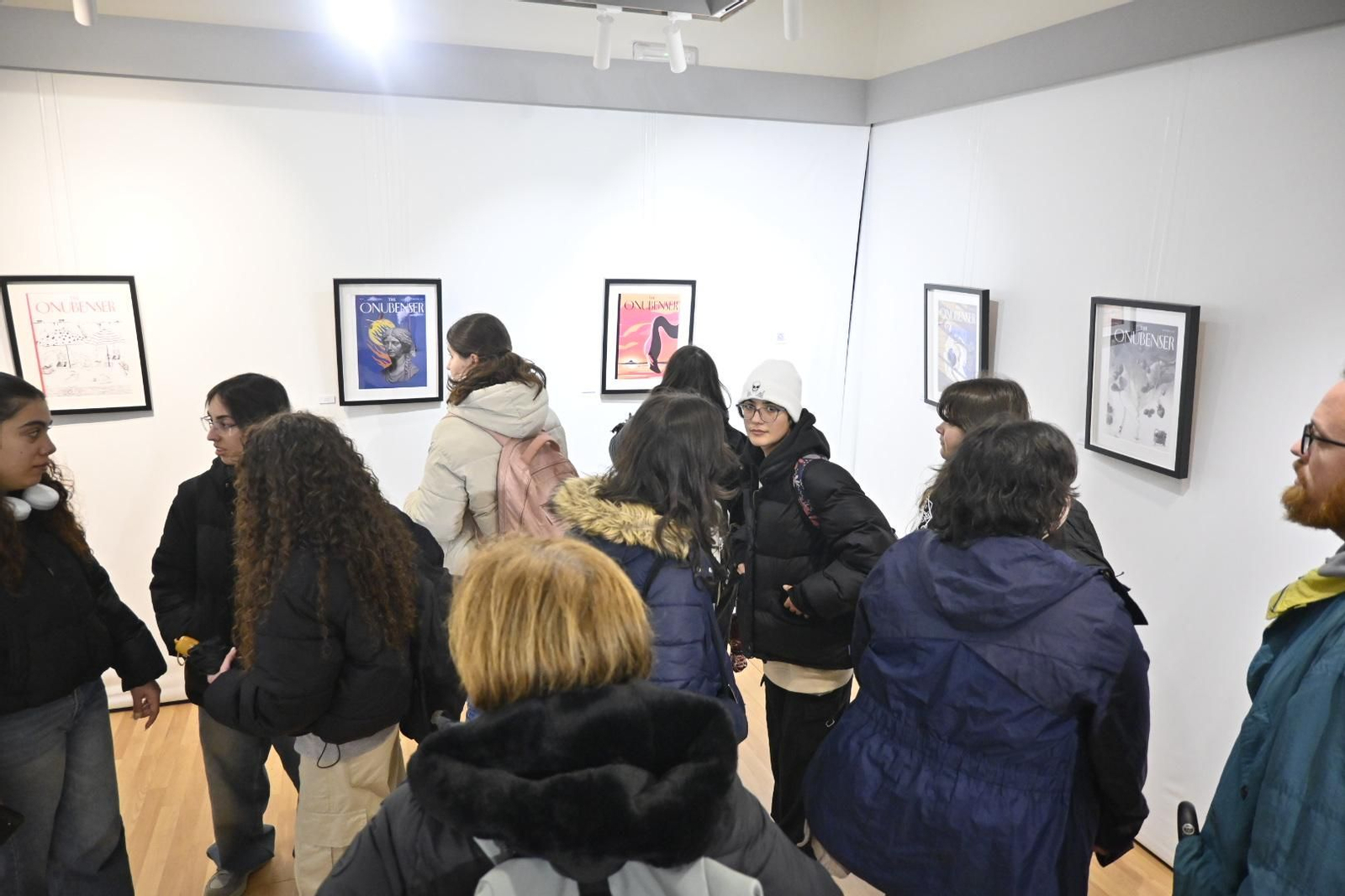 Imágenes de la inauguración de la exposición 'The Onubenser 2025' en Huelva