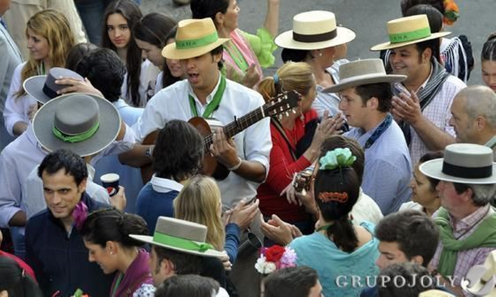 Día de aguardiente, carreras y plásticos