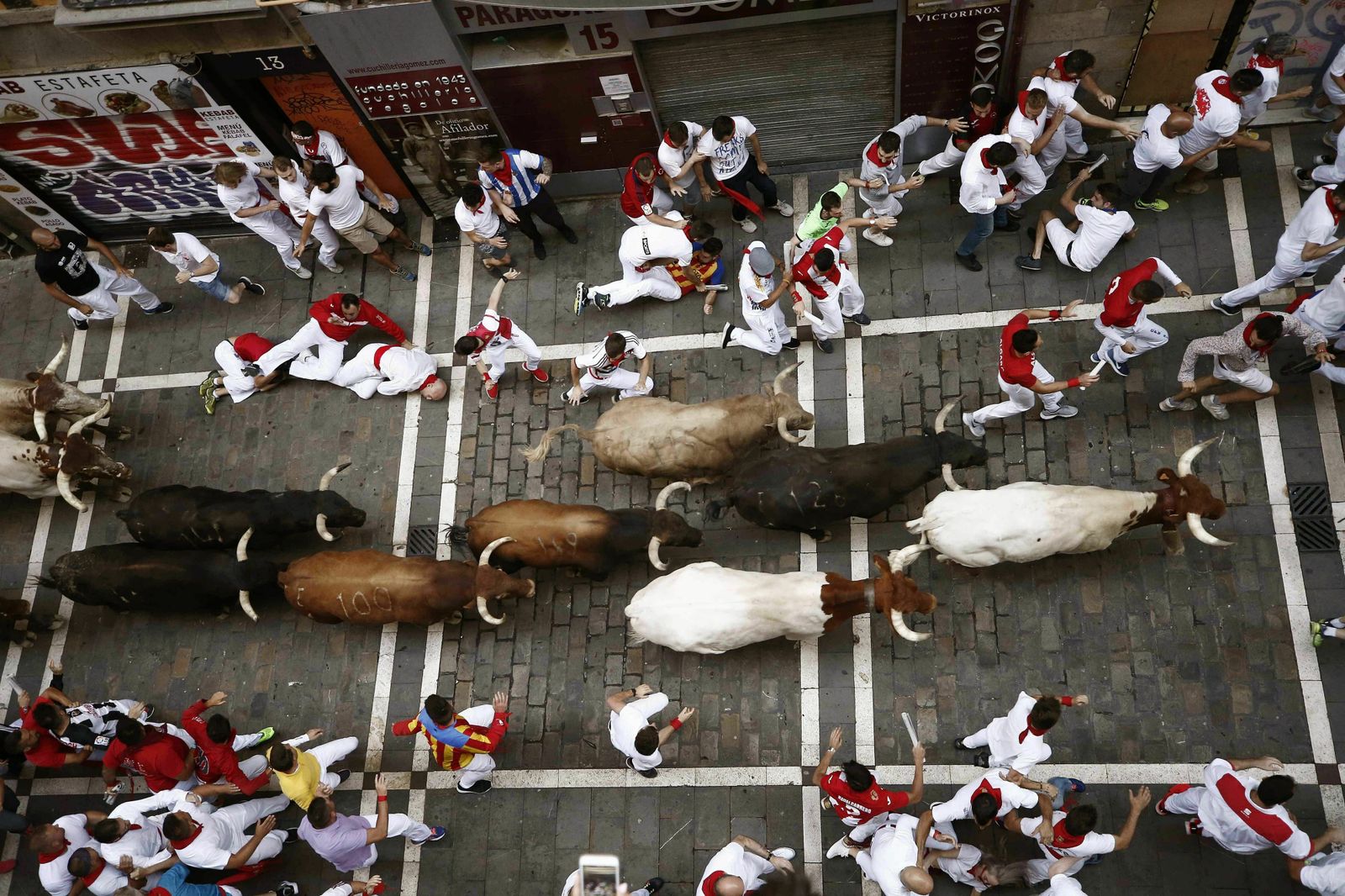 Las imágenes del sexto encierro de San Fermín 2019