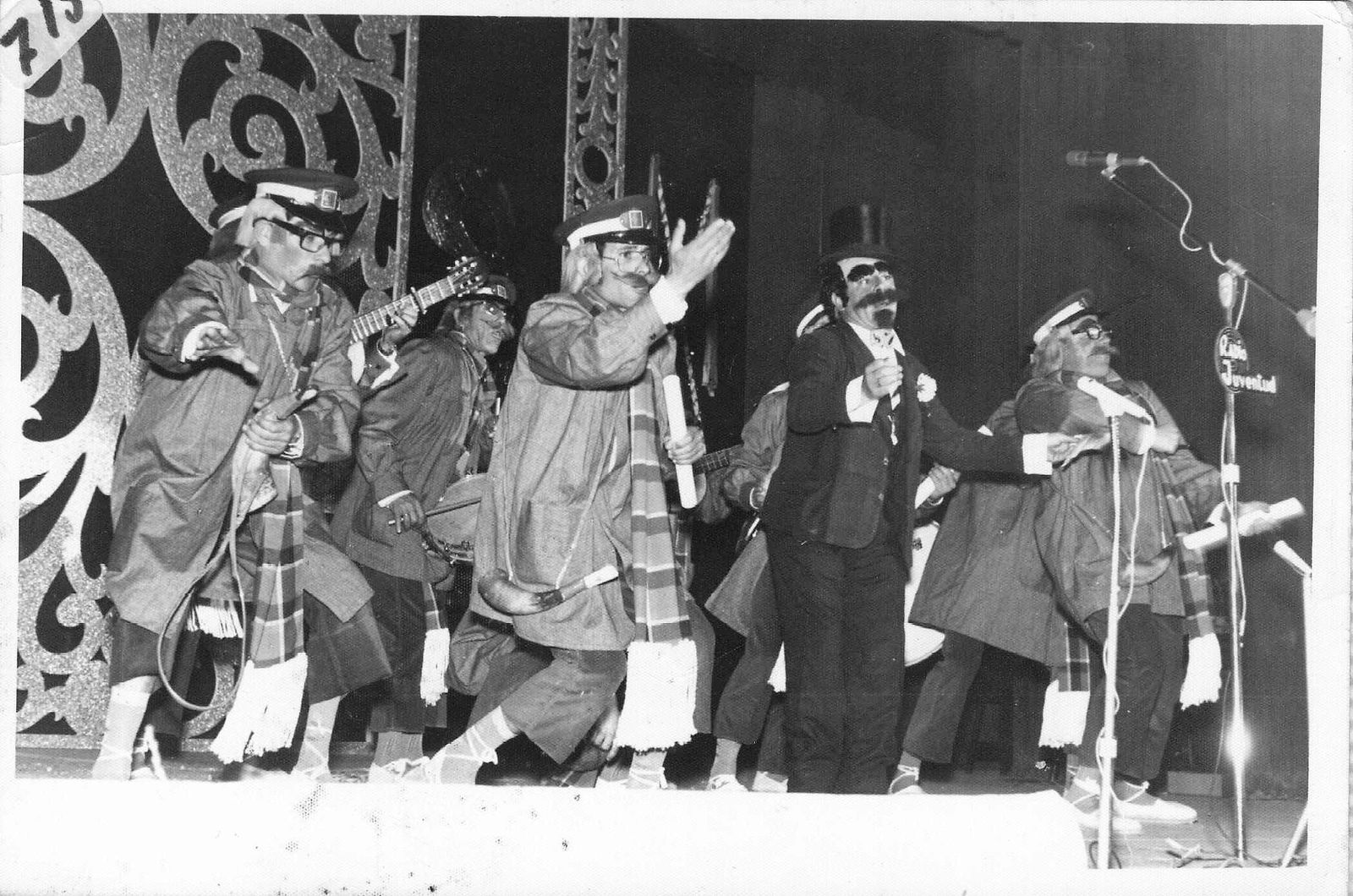 La chirigota 'Los alguaciles de pueblo', de 1972.