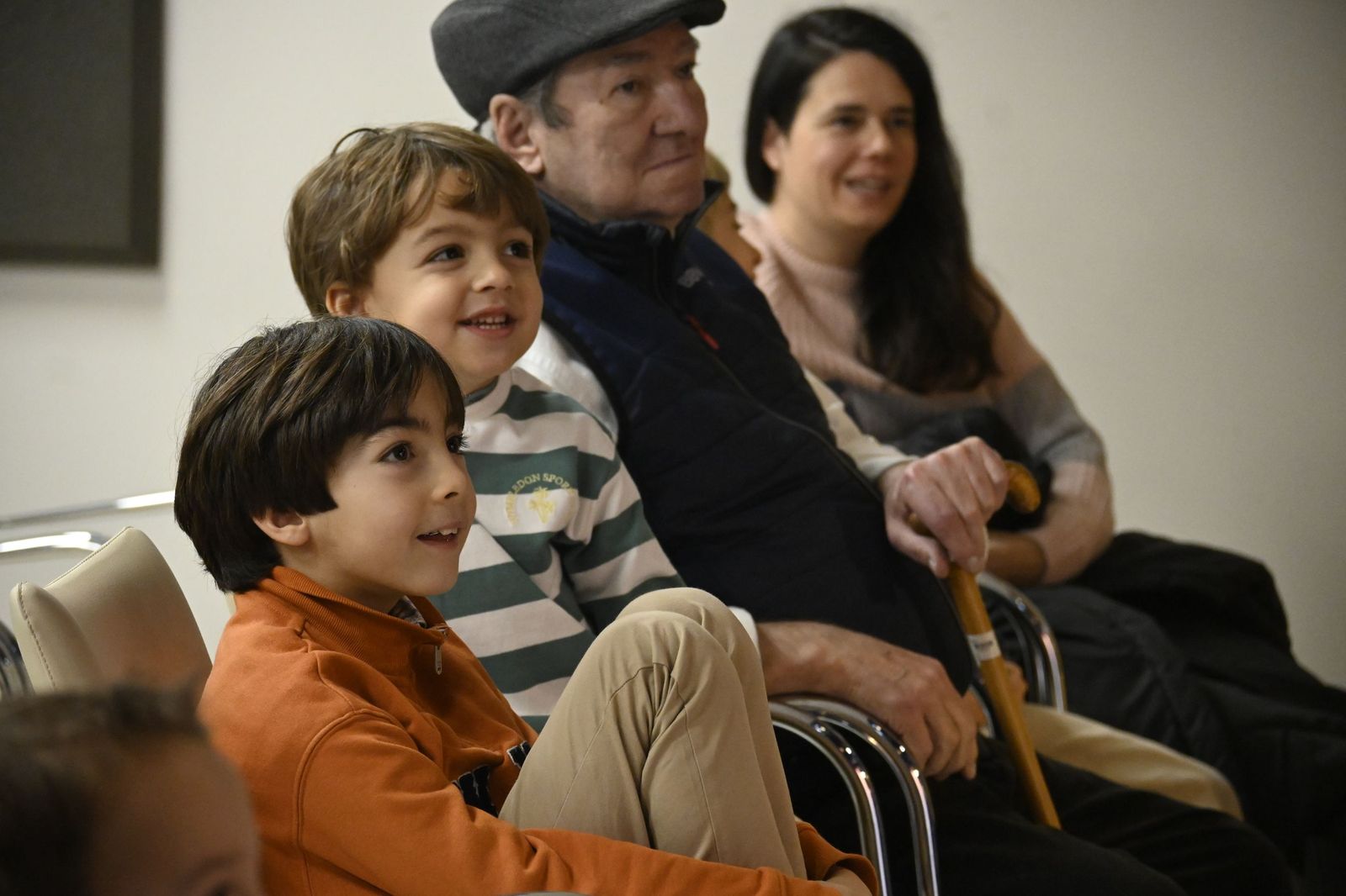 Las fotografías el taller que ofrece la Fundación Cajasol más espectáculo variado con Triky Trake