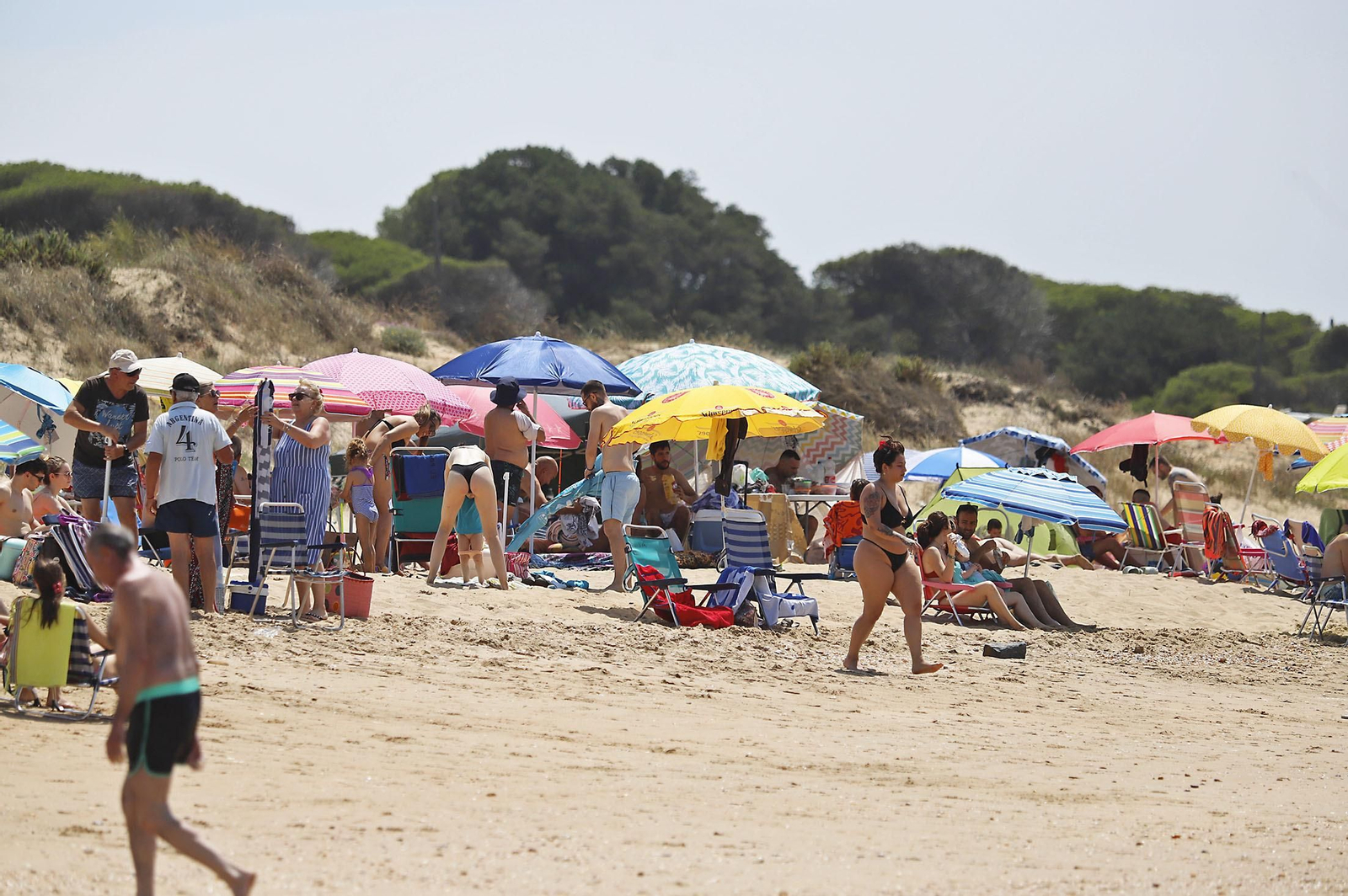 Las imágenes de la jornada de domingo en las playas de Huelva