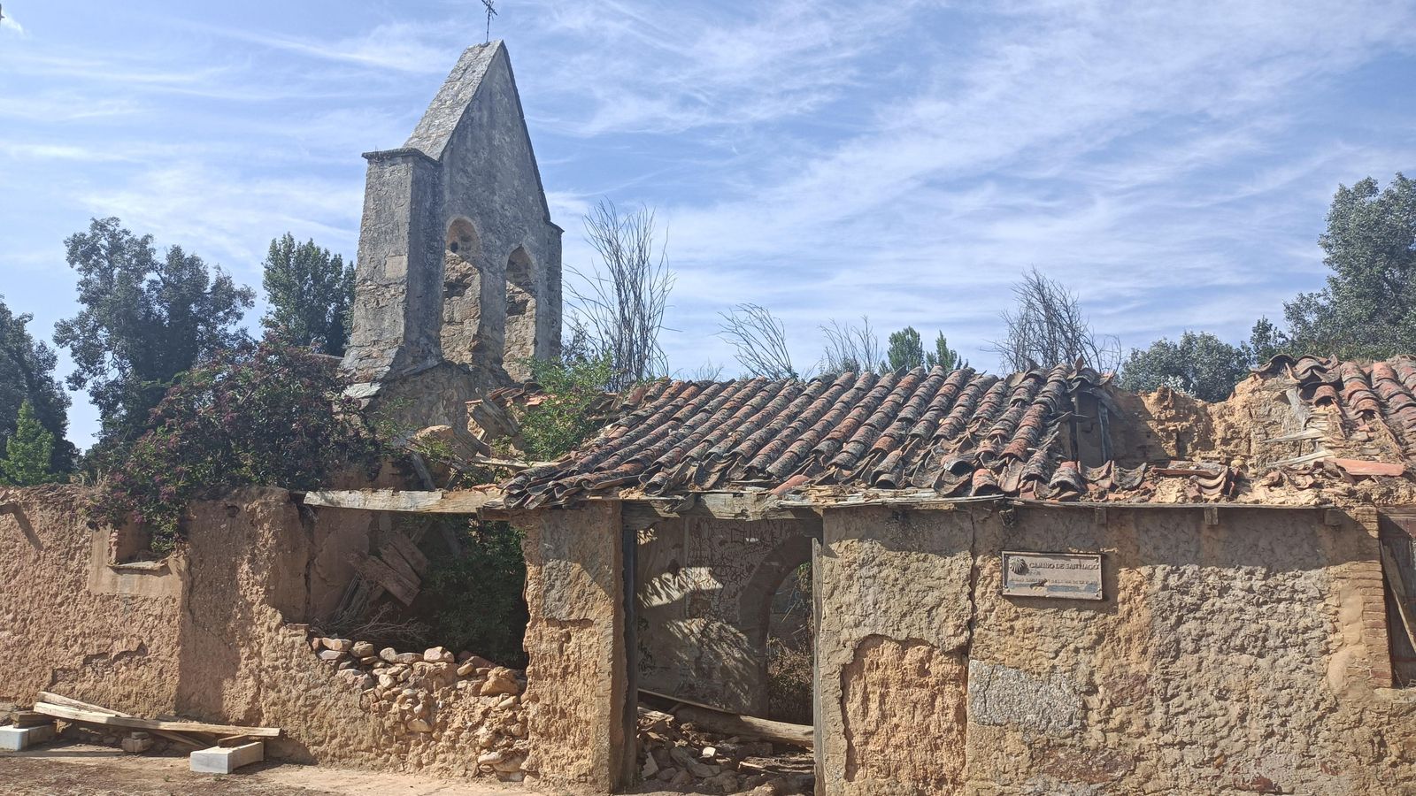 Ruinas de la Iglesia de las Santas Justa y Rufina, en Calzadilla de Tera.