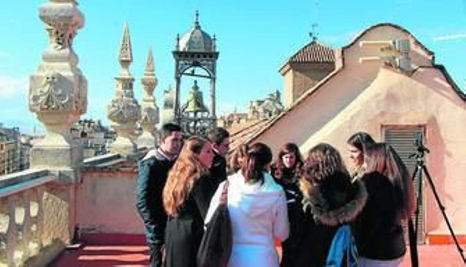 Un grupo de alumnos del proyecto visitando la terraza de la Real Audiencia y Chancillería.