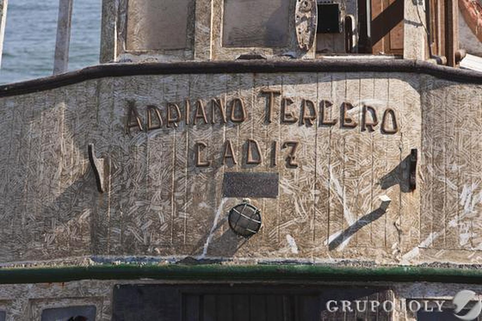 La suciedad incrustada en la cubierta. 

Foto: Julio Gonzalez