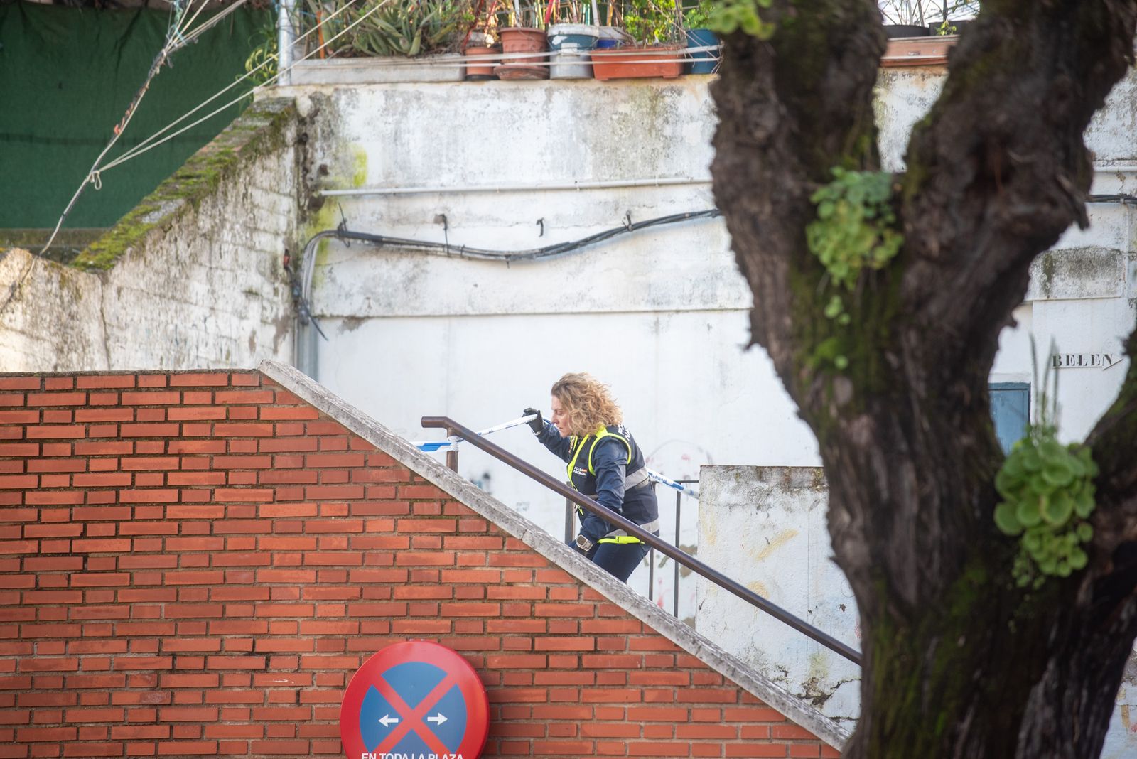 El despliegue policial en Sector Sur tras el apuñalamiento de un hombre, en imágenes