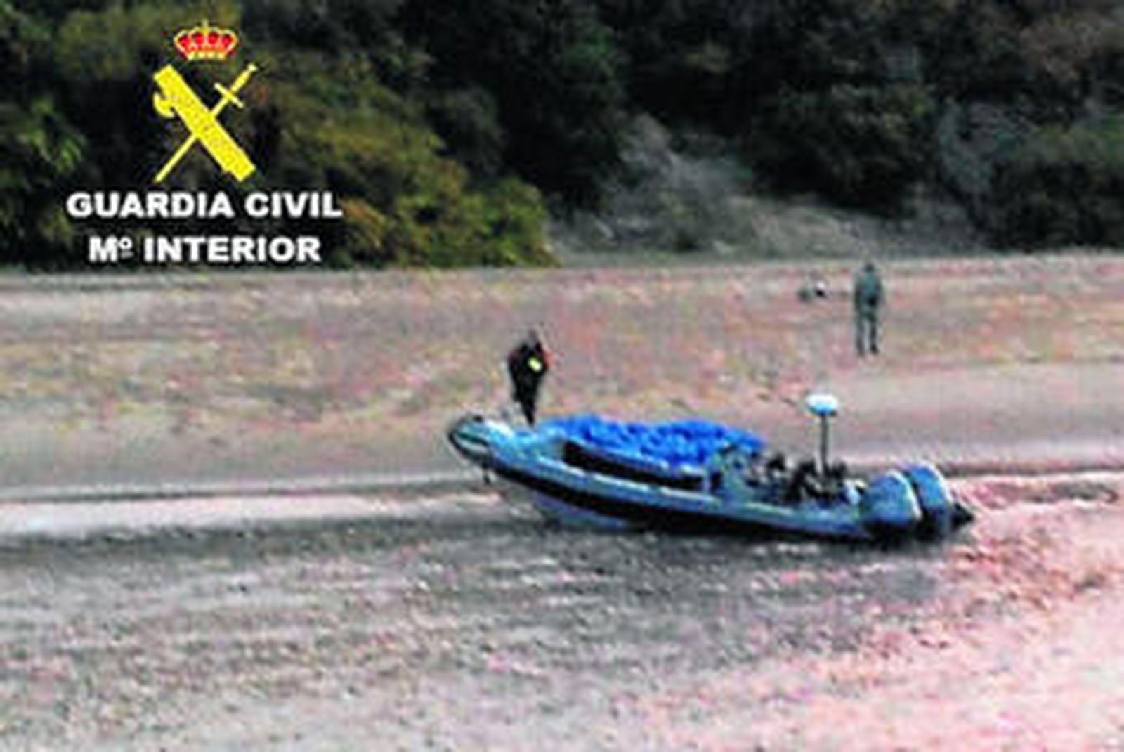 Lancha localizada por la Guardia Civil.