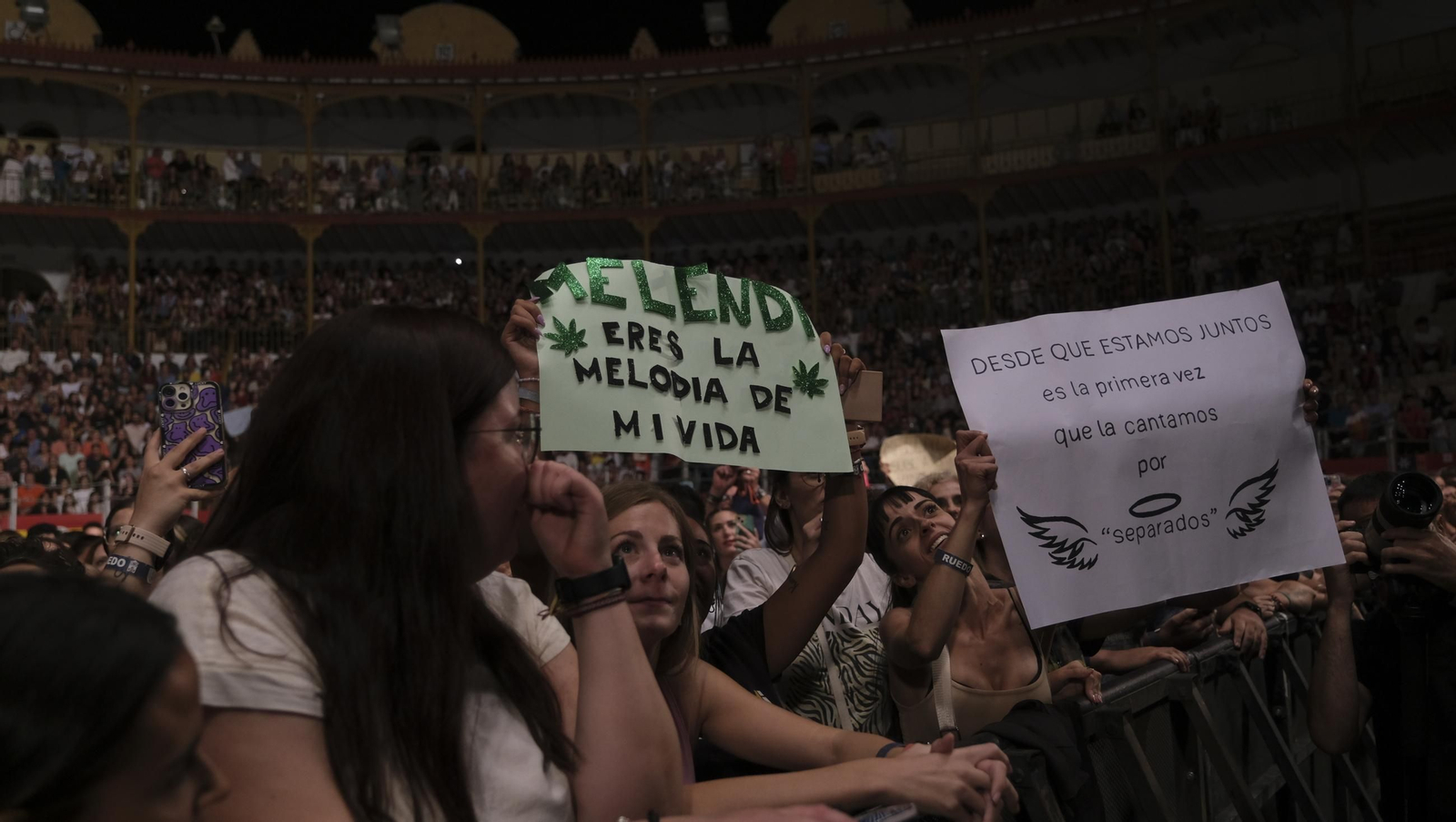 El concierto de Melendi llena de fans la Plaza de Toros de Almería, en imágenes