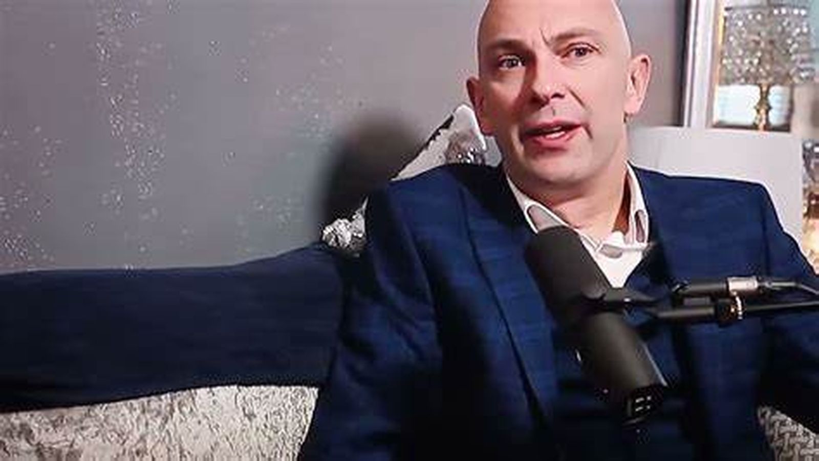 Paul Page, ex asistente de Andrés de York, en el documental.