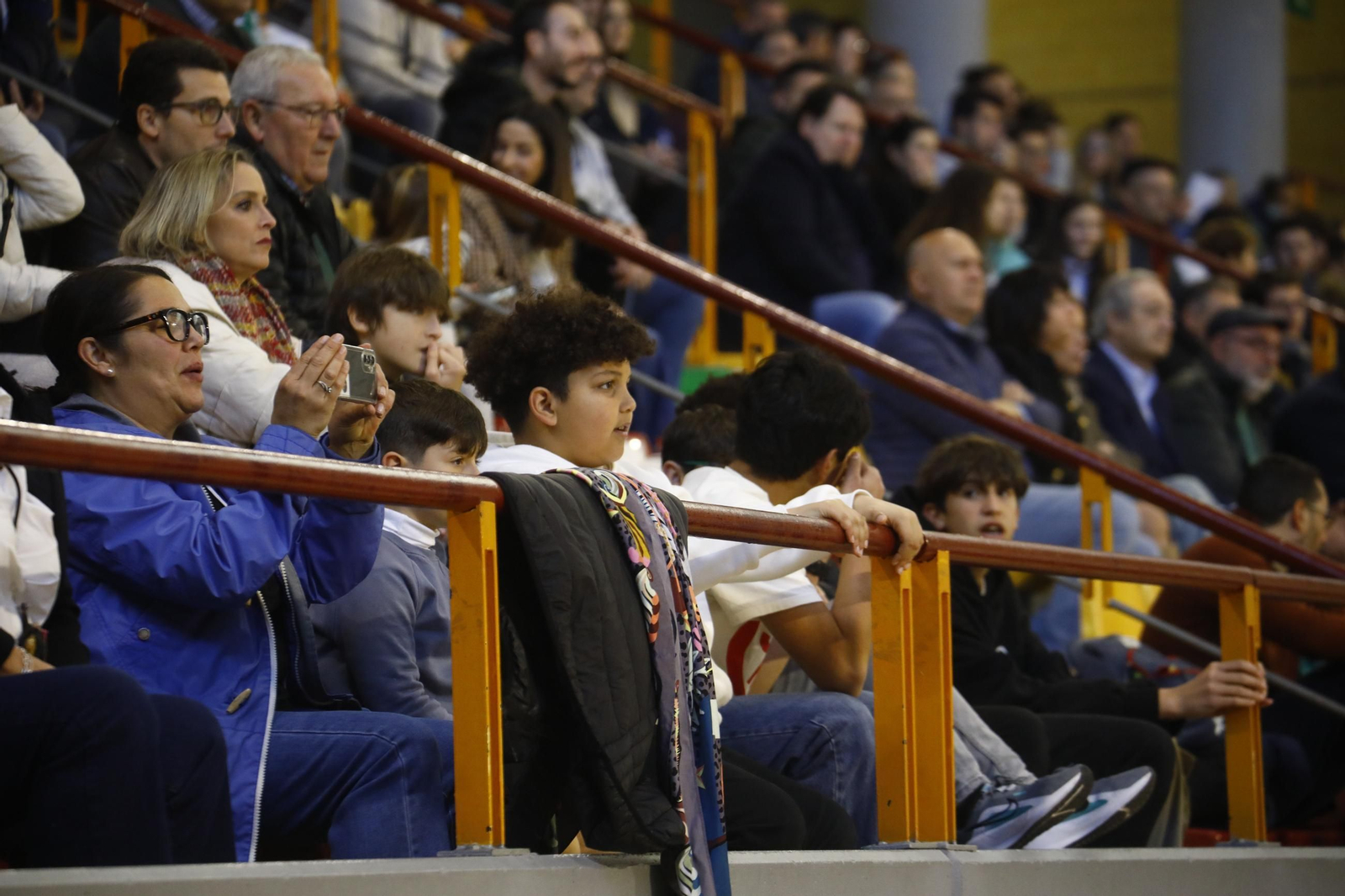 Las mejores fotos del ambiente en Vista Alegre para el Coto Córdoba - UDEA Algeciras