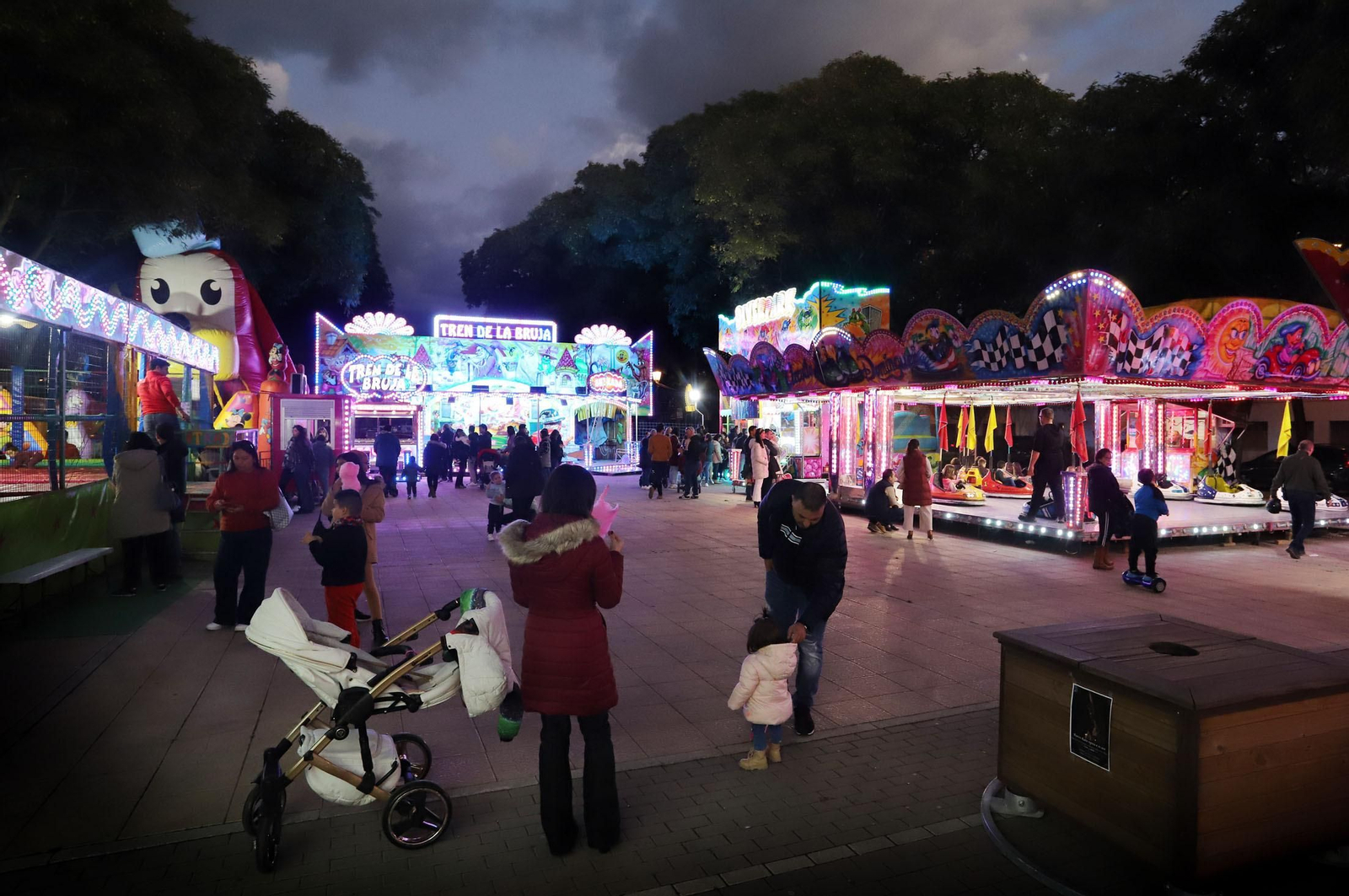 Imágenes del ambiente en la carpa y cacharritos de San Sebastián