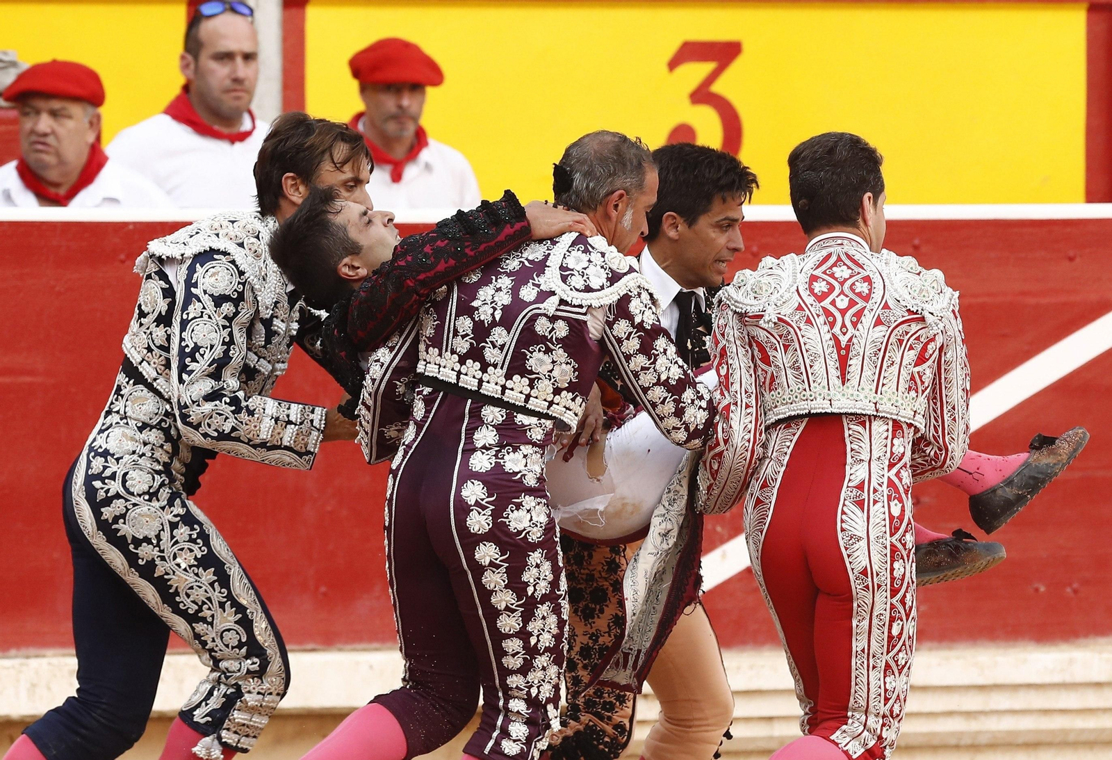 Javier Castaño, trasladado a la enfermería.