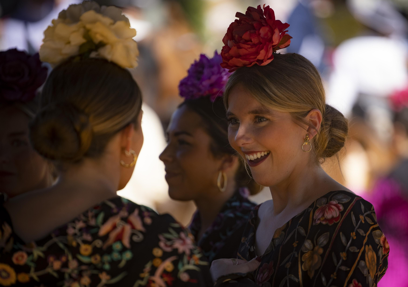 Las fotos del lunes de la Feria de abril  de Sevilla 2023