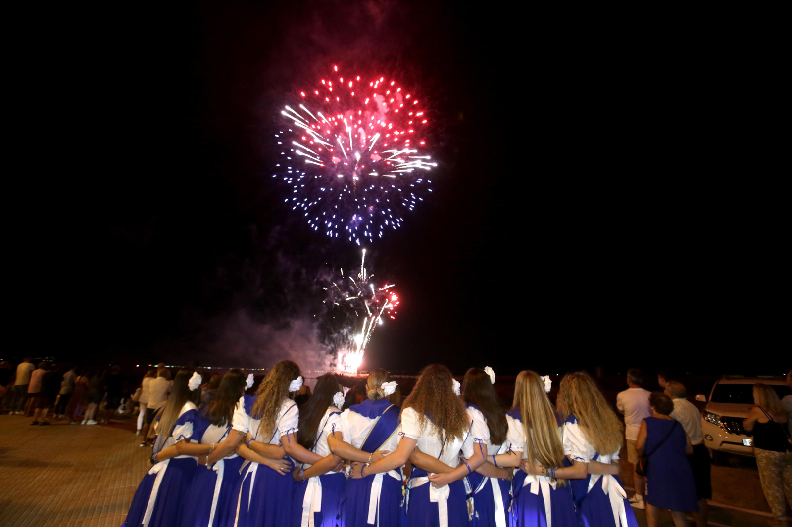 Fuegos artificiales para cerrar la Feria del Carmen y de la Sal en San Fernando