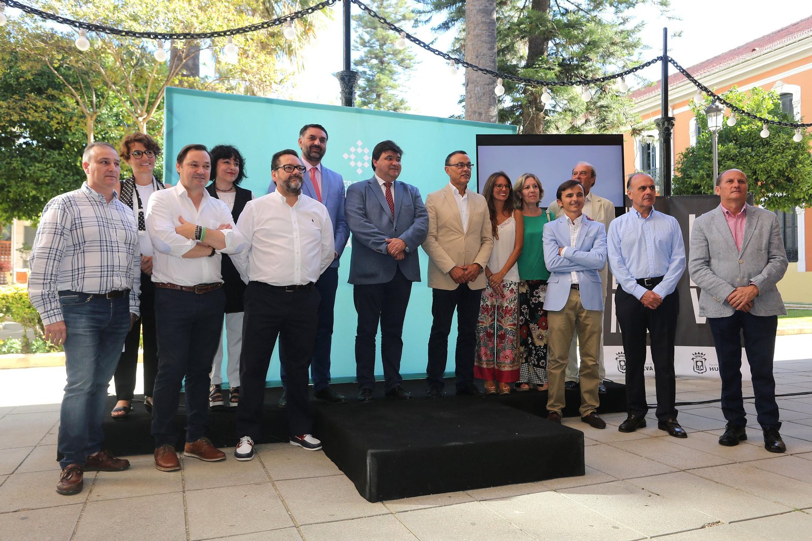 Los participantes en la elaboración del Plan de Grandes Ciudades de Huelva, ayer en la presentación en la Casa Colón.