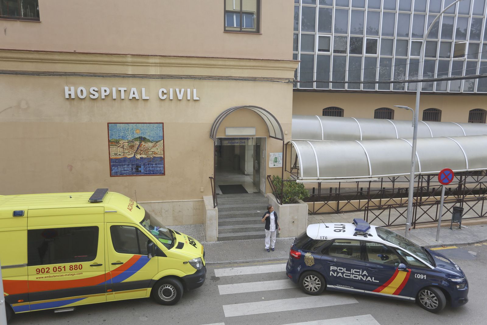 Salir a donar sangre en la Málaga del coronavirus, en fotos
