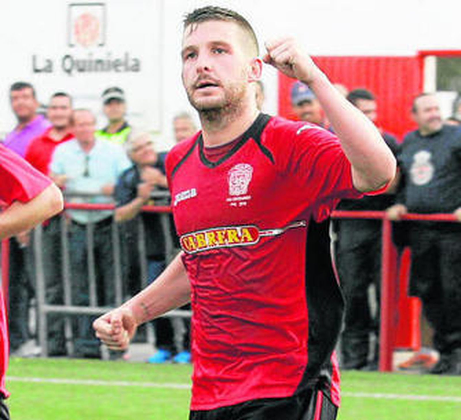 Campanas celebra el gol del empate ante el Palencia en El Hornillo.