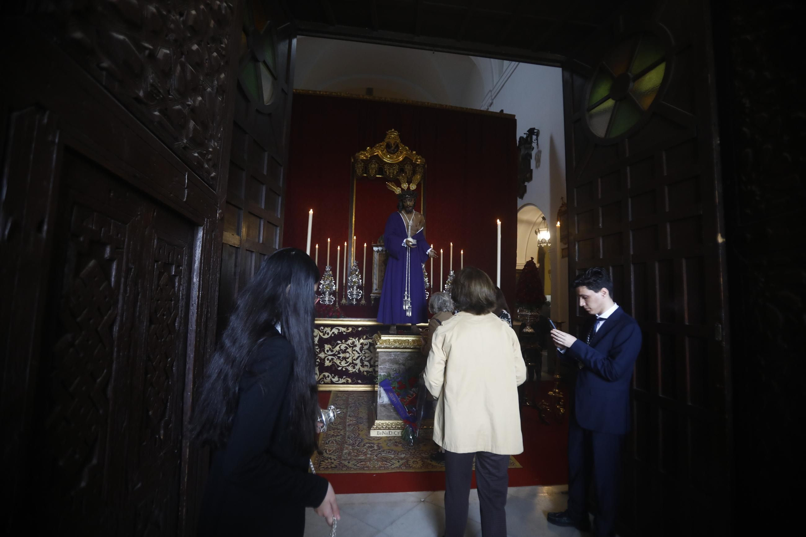 Las mejores imágenes del besapiés al Señor de Humildad y Paciencia de Córdoba