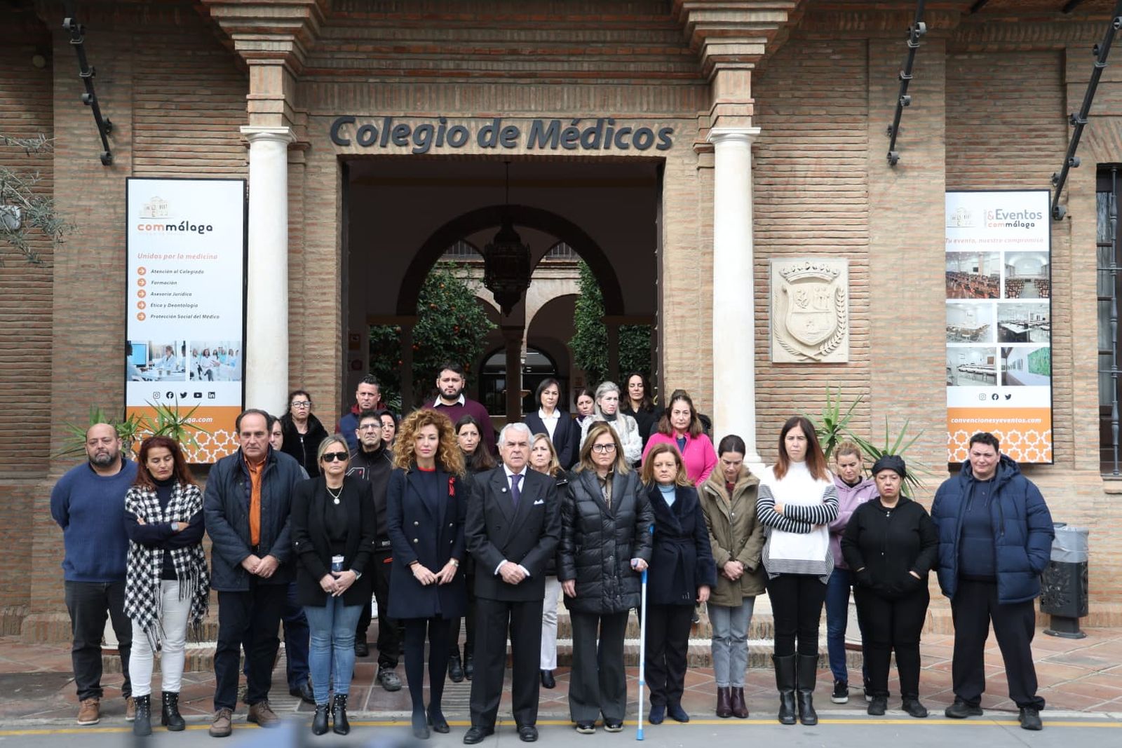 Minuto de silencio en el Colegio de Médicos de Málaga.