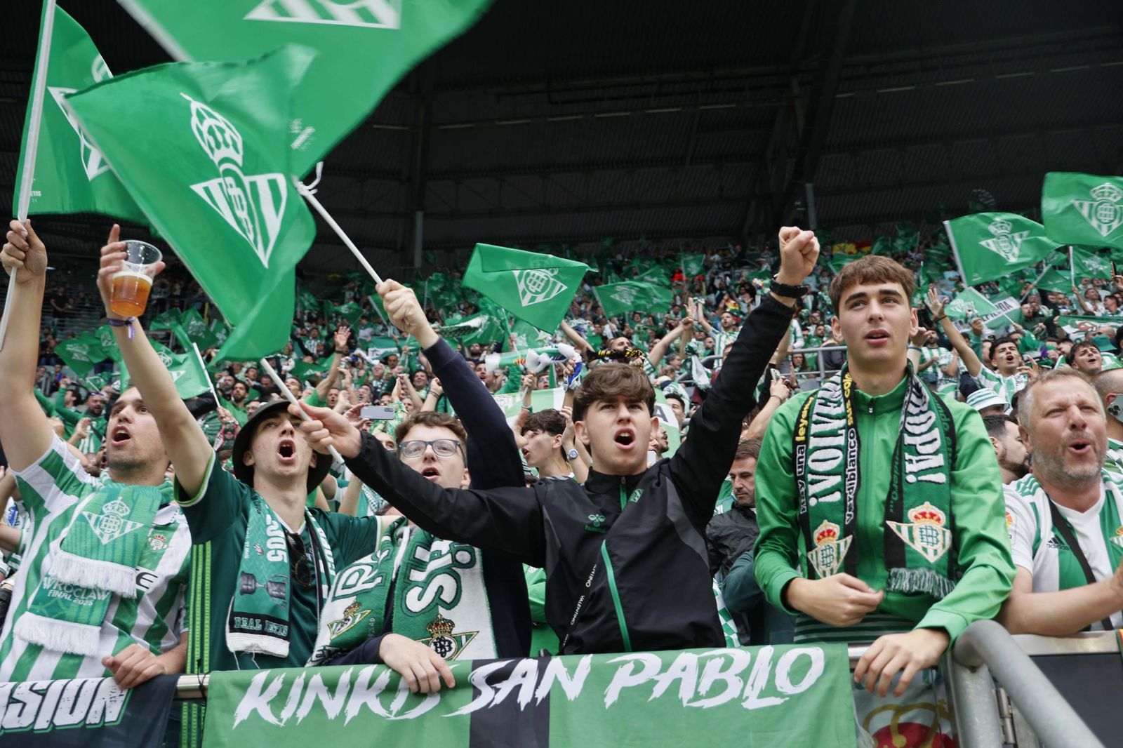 La afición del Betis en la final de la Conference League